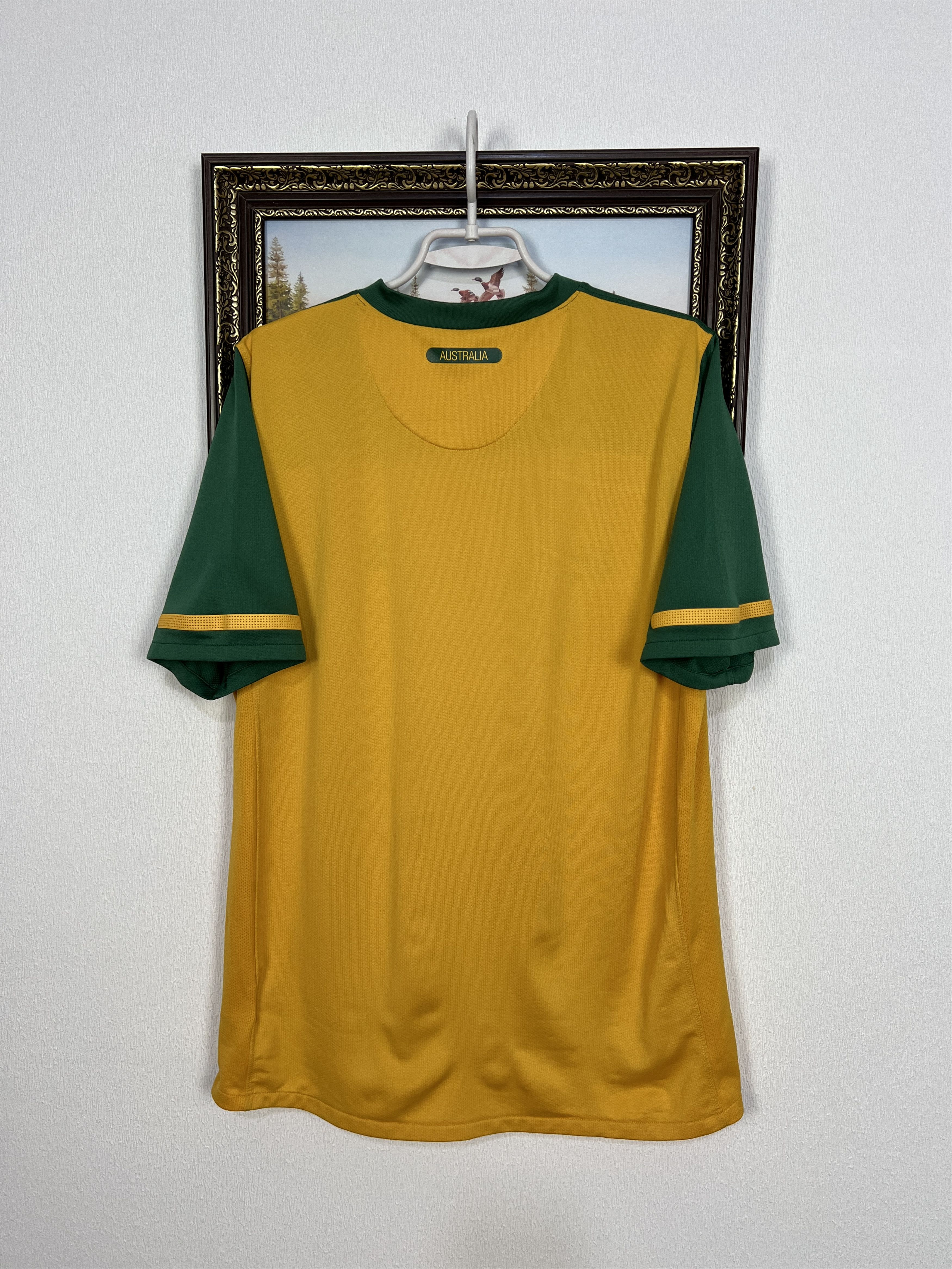 Nike Australia Home football shirt 2010 Soccer Nike Jersey Men Size US L / EU 52-54 / 3 - 15 Thumbnail