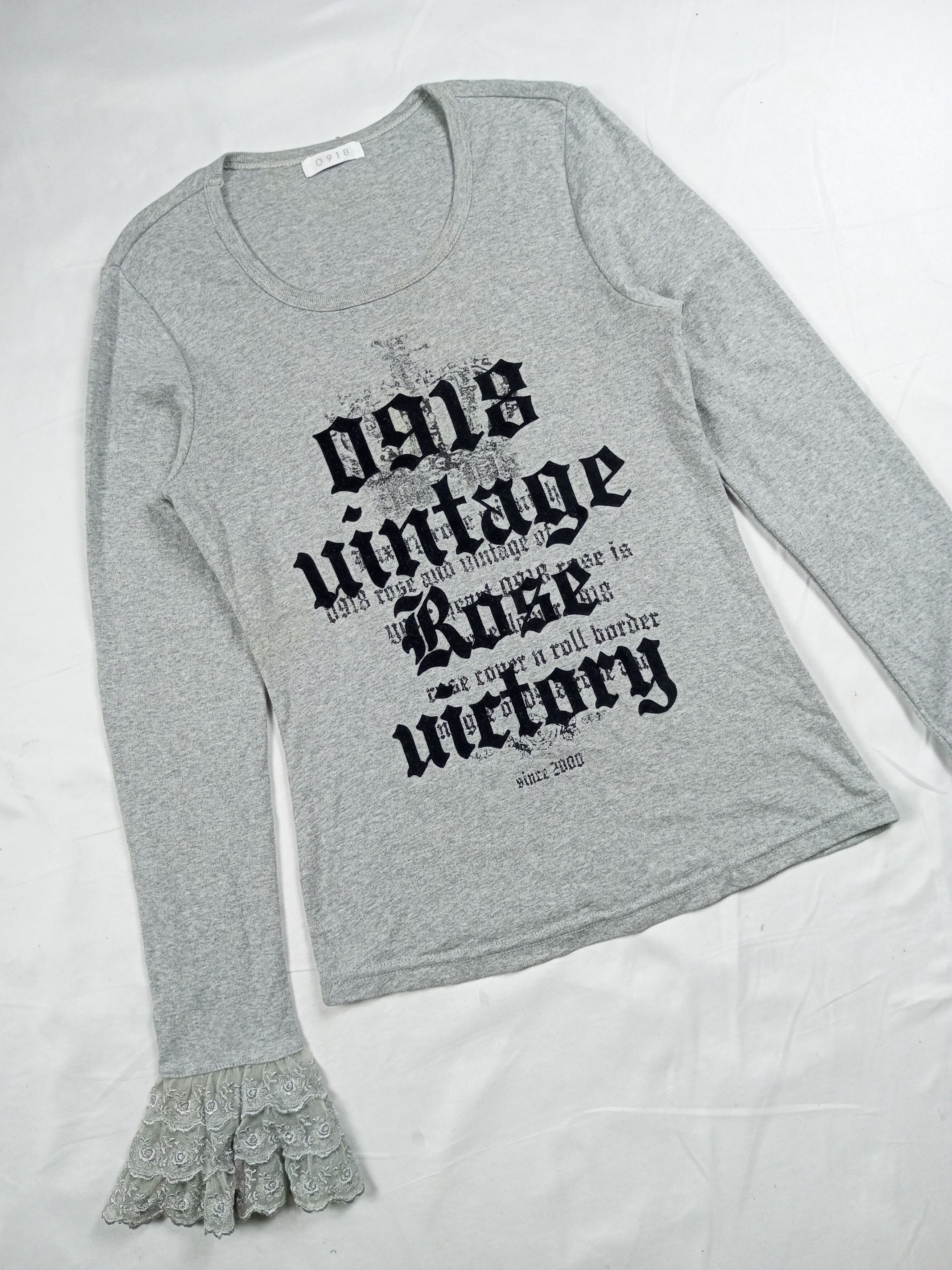 Long-sleeve Poem Tshirt with lace at the sleeve Issey Style