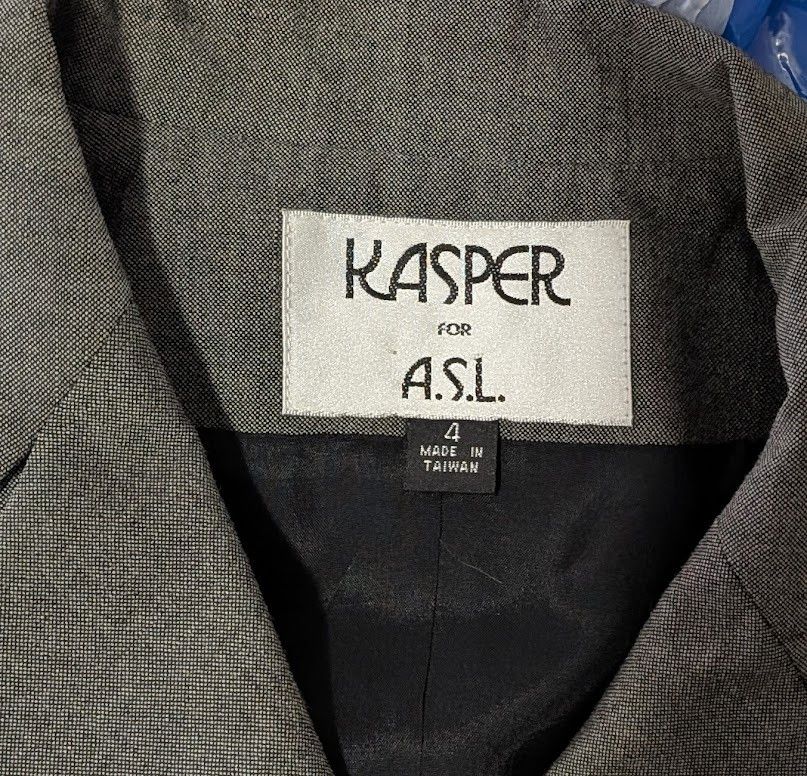 Kasper Four breasted vintage inspired 2 piece suit Size S / US 4 / IT 40 - 4 Thumbnail