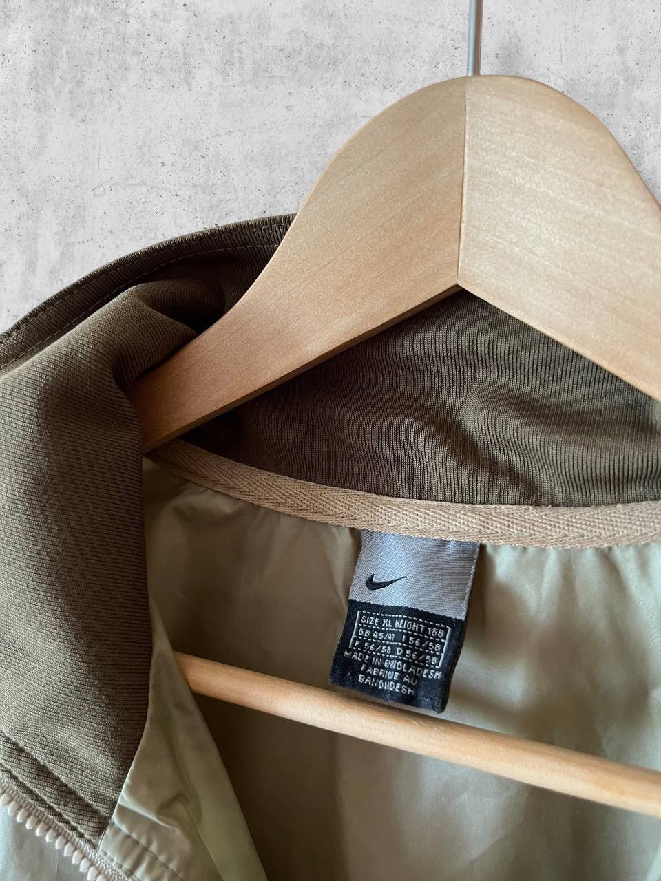 Nike Nike track nylon Vintage jacket beige swoosh logo waterproof Size US XL / EU 56 / 4 - 8 Thumbnail