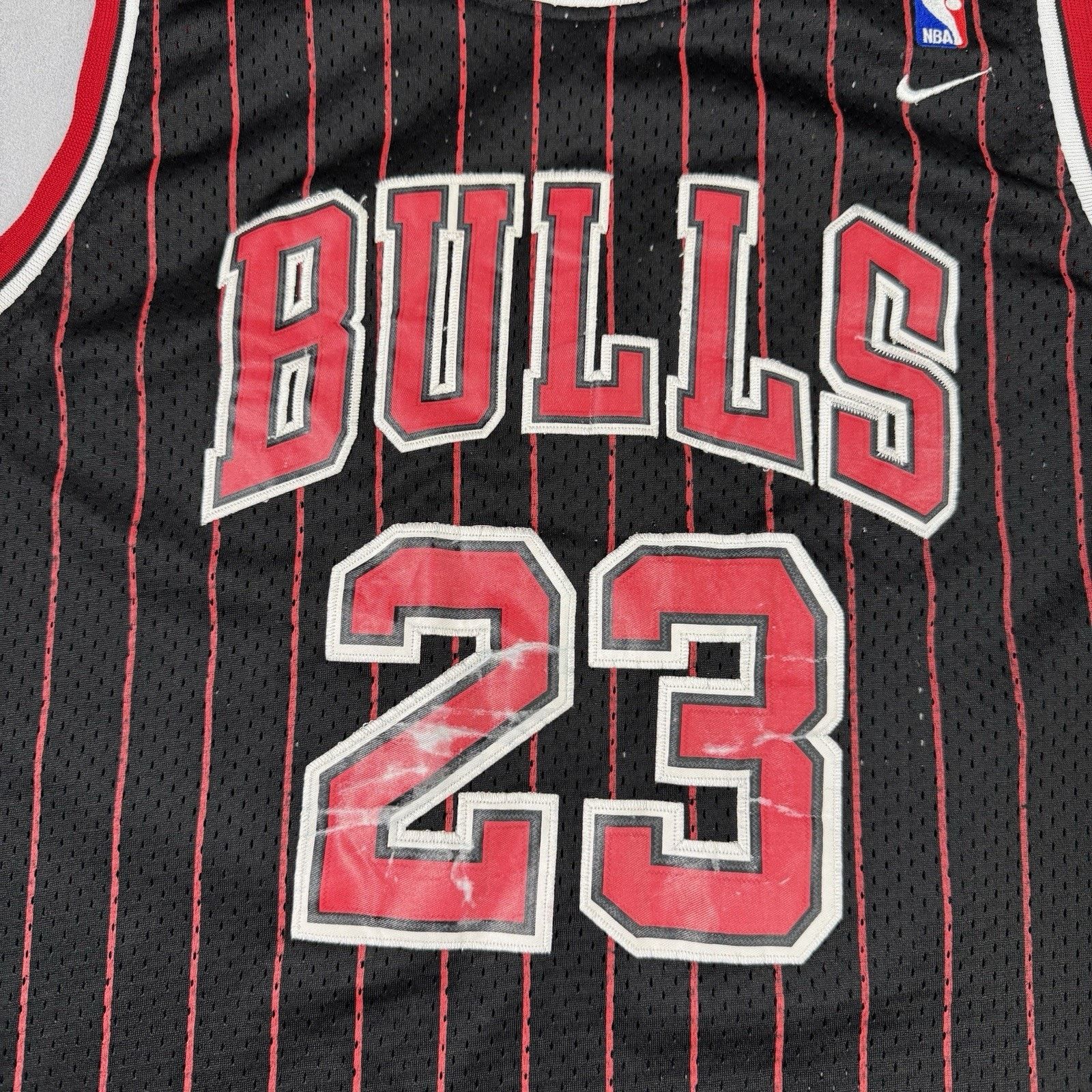 Nike Vintage Nike Chicago Bulls Jersey Air Jordan Men Size L Size US L / EU 52-54 / 3 - 7 Thumbnail