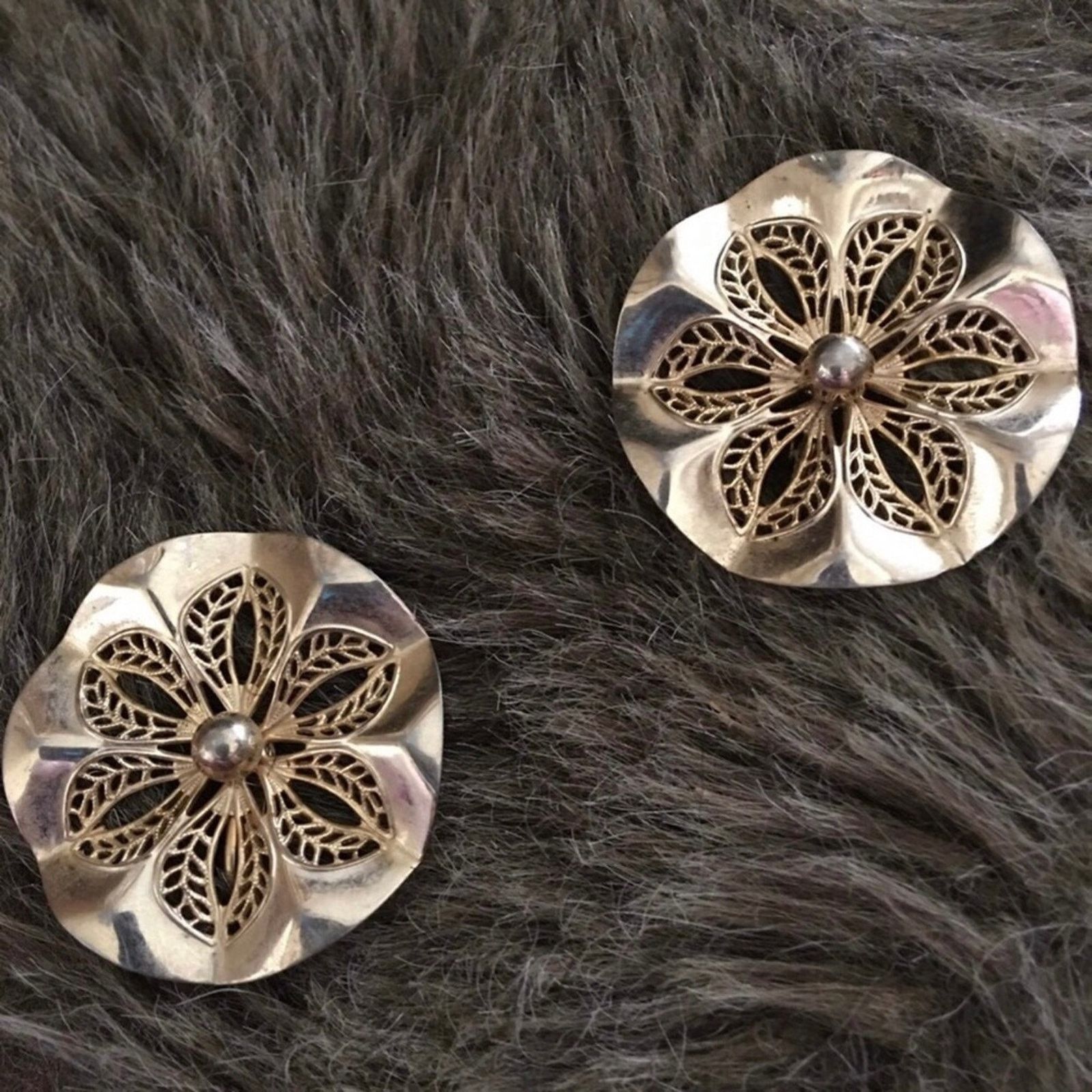 Vintage Vintage 70s Sarah Coventry gold tone clip earrings Size ONE SIZE - 1 Thumbnail