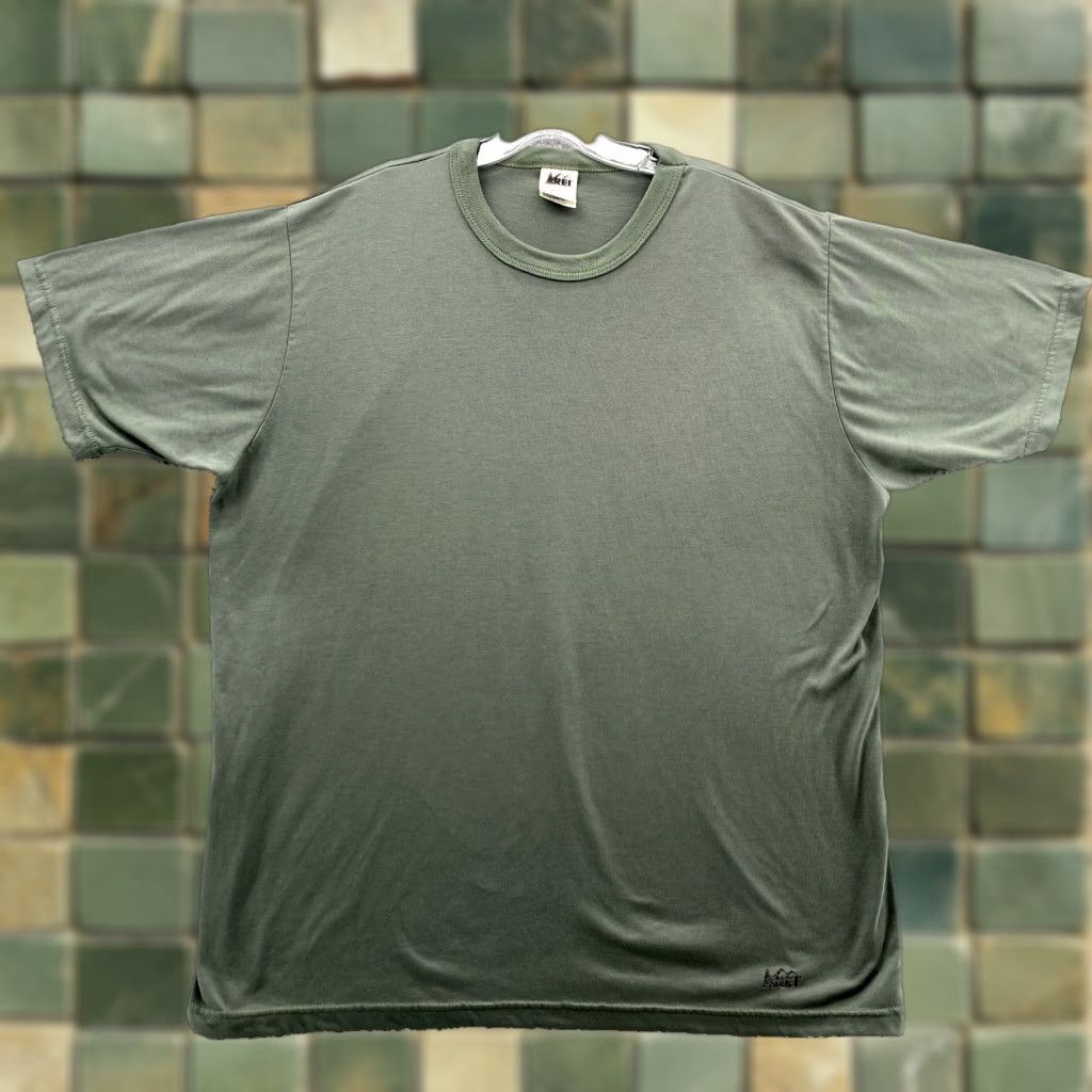 Vintage VINTAGE REI Basic T-Shirt Men's XL Army Green Performance Utility USA Minimalist Shirt Adults XL Green Size US XL / EU 56 / 4 - 1 Thumbnail