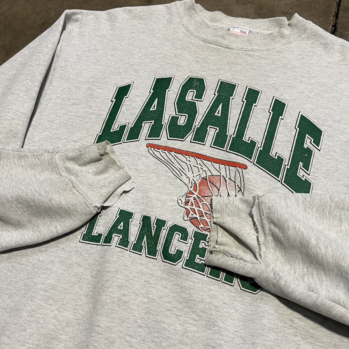 Fruit Of The Loom Vintage 90s Lasalle Lancers Basketball Sweatshirt USA Boxy Size US L / EU 52-54 / 3 - 7 Thumbnail