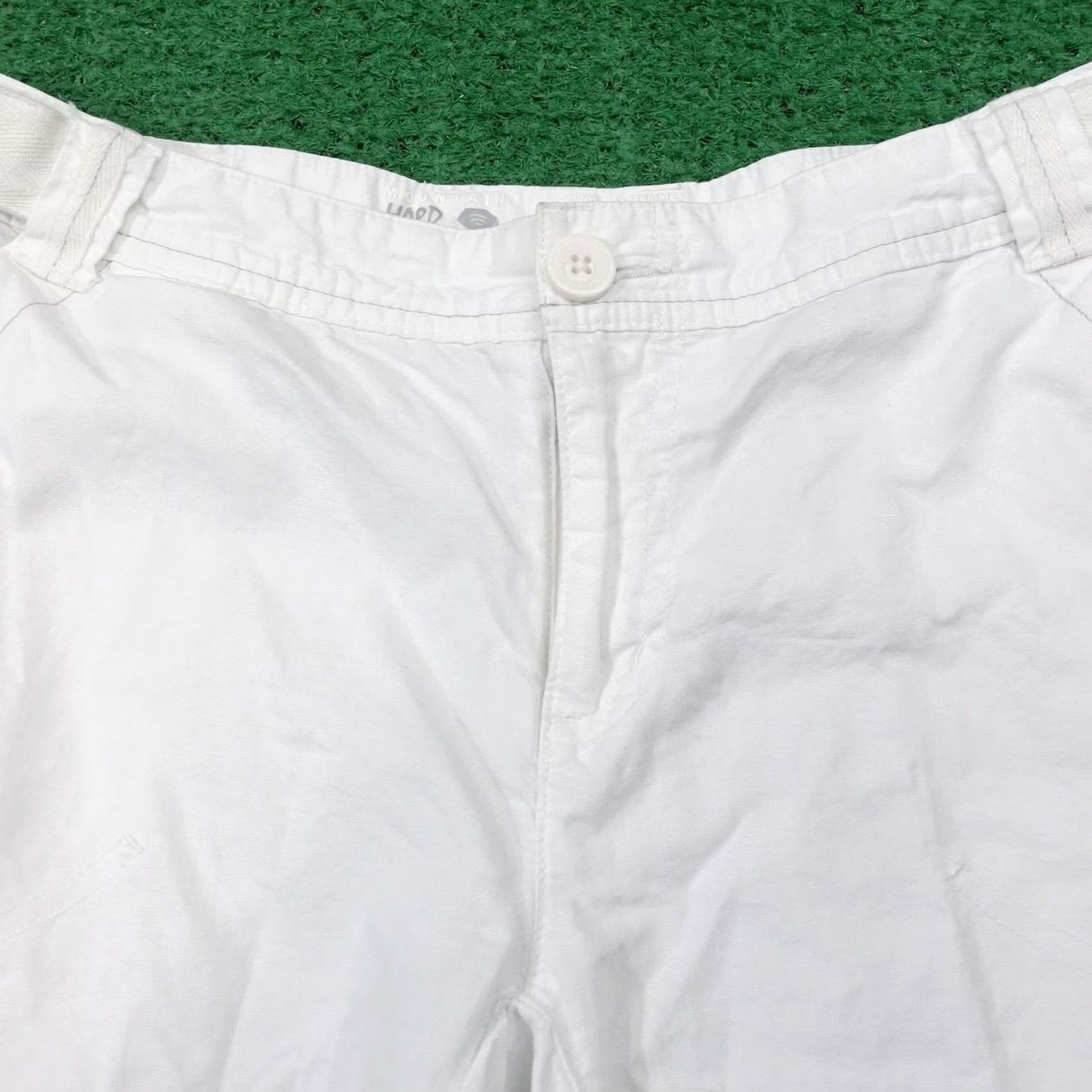 Mountain Hardwear Mountain Hardwear Chino Shorts Womens White 8 32 Waist 5 Inseam Pockets Size 30" / US 8 / IT 44 - 2 Thumbnail