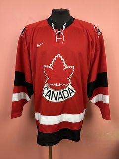 Nike Team 2010 Vancouver Olympics Team Canada Hockey Jersey Red Used L
