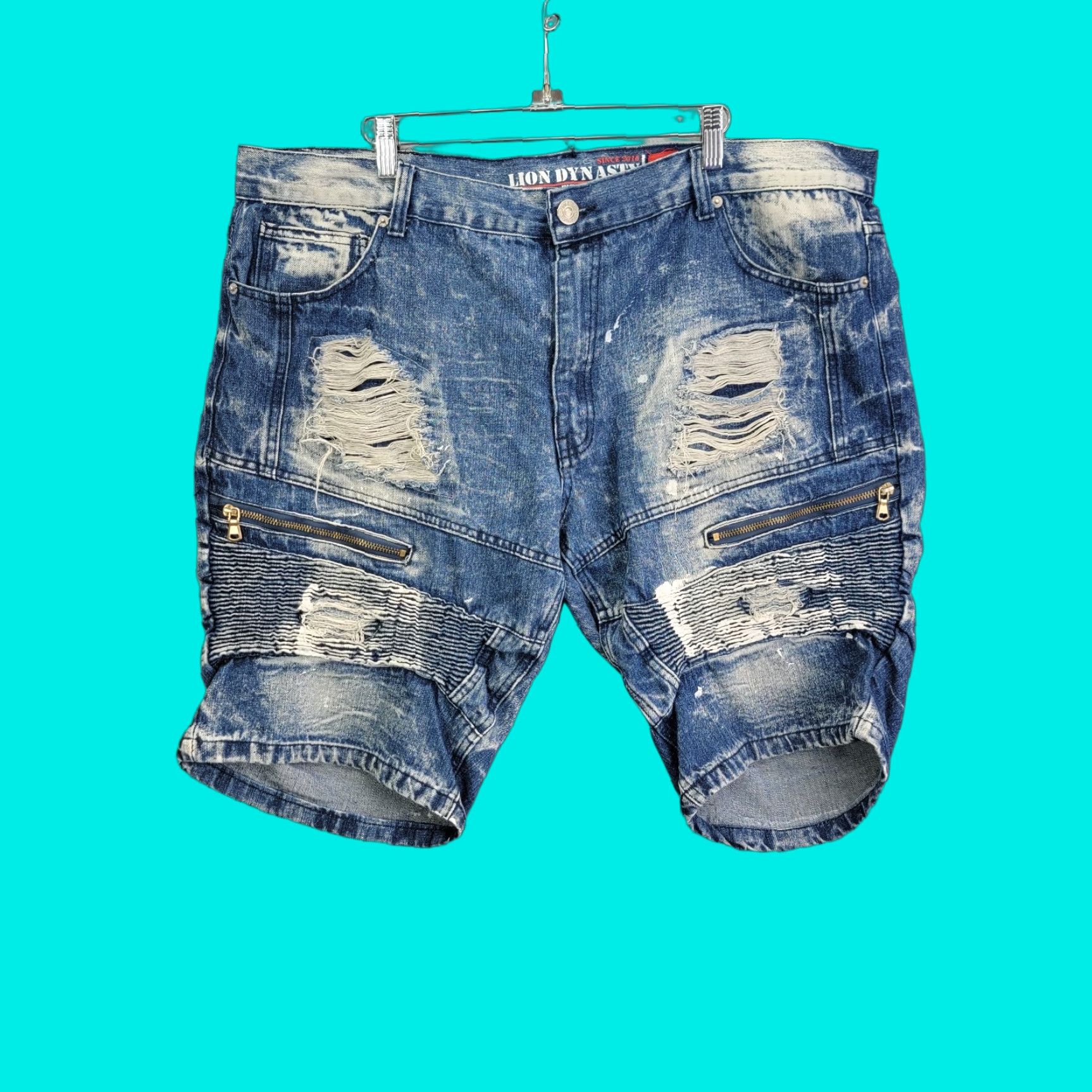 Vintage Lion Dynasty shorts Mens Size 40 Denim Light Wash Distressed Slim Bermuda Casual Jeans Blue 40 Mens Size US 40 / EU 56 - 1 Thumbnail