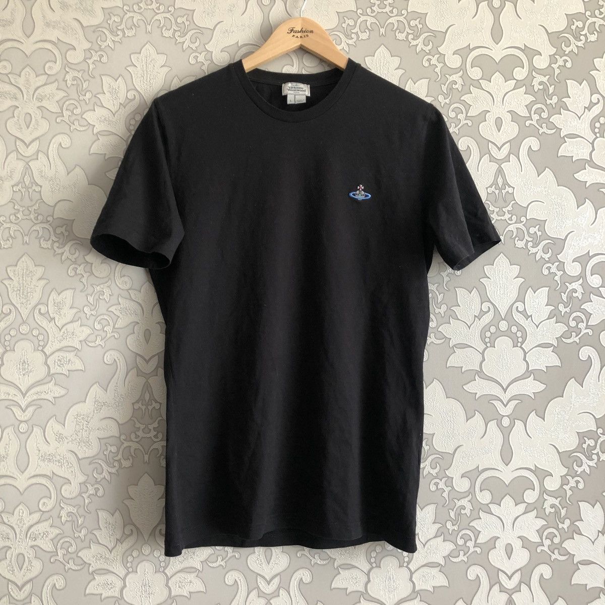 Vivienne Westwood Vivienne Westwood black t shirt logo orb size L Size US L / EU 52-54 / 3 - 1 Thumbnail