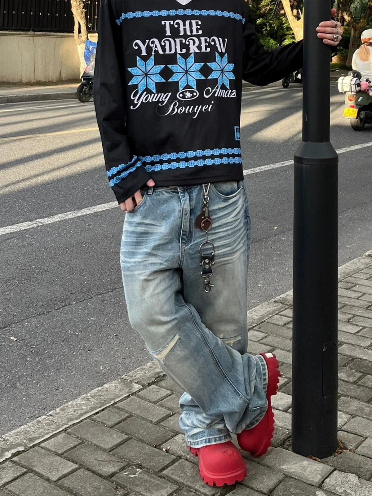 Vintage Whiskered Light Blue Loose Fit Distressed Denim Jeans Size US 30 / EU 46 - 1 Thumbnail