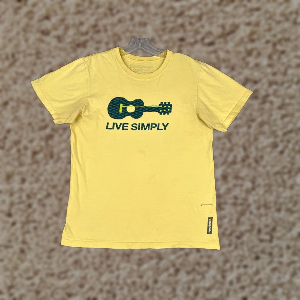 Patagonia Patagonia Shirt Men Small Yellow Crew Neck 100% Cotton UKULELE Live Simply READ T-Shirt Logo All Seasons Outdoor Size US S / EU 44-46 / 1 - 1 Thumbnail