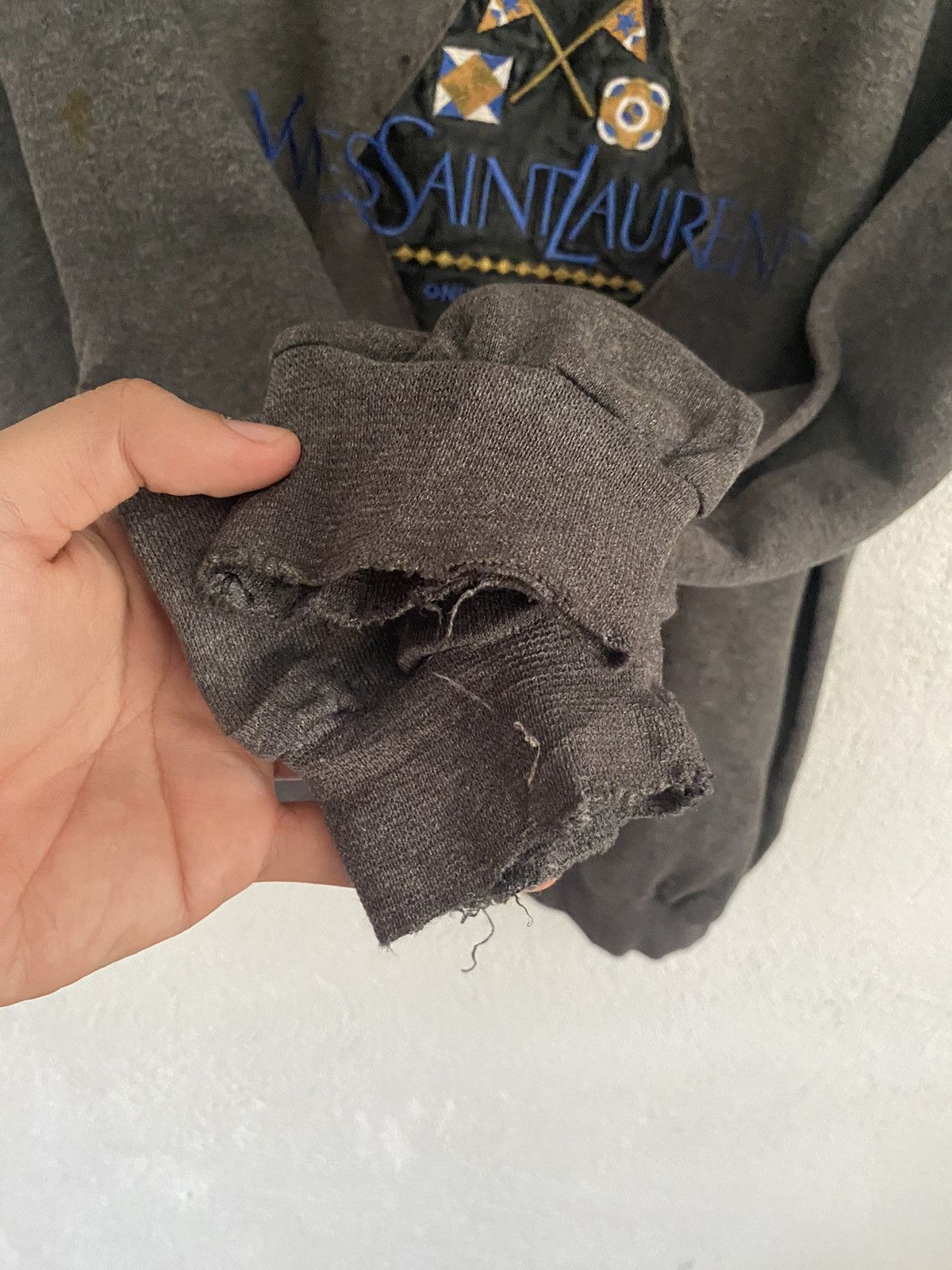 Yves Saint Laurent Vintage Yves Saint Laurent Embroidered Gray Sweater Size US XS / EU 42 / 0 - 7 Thumbnail