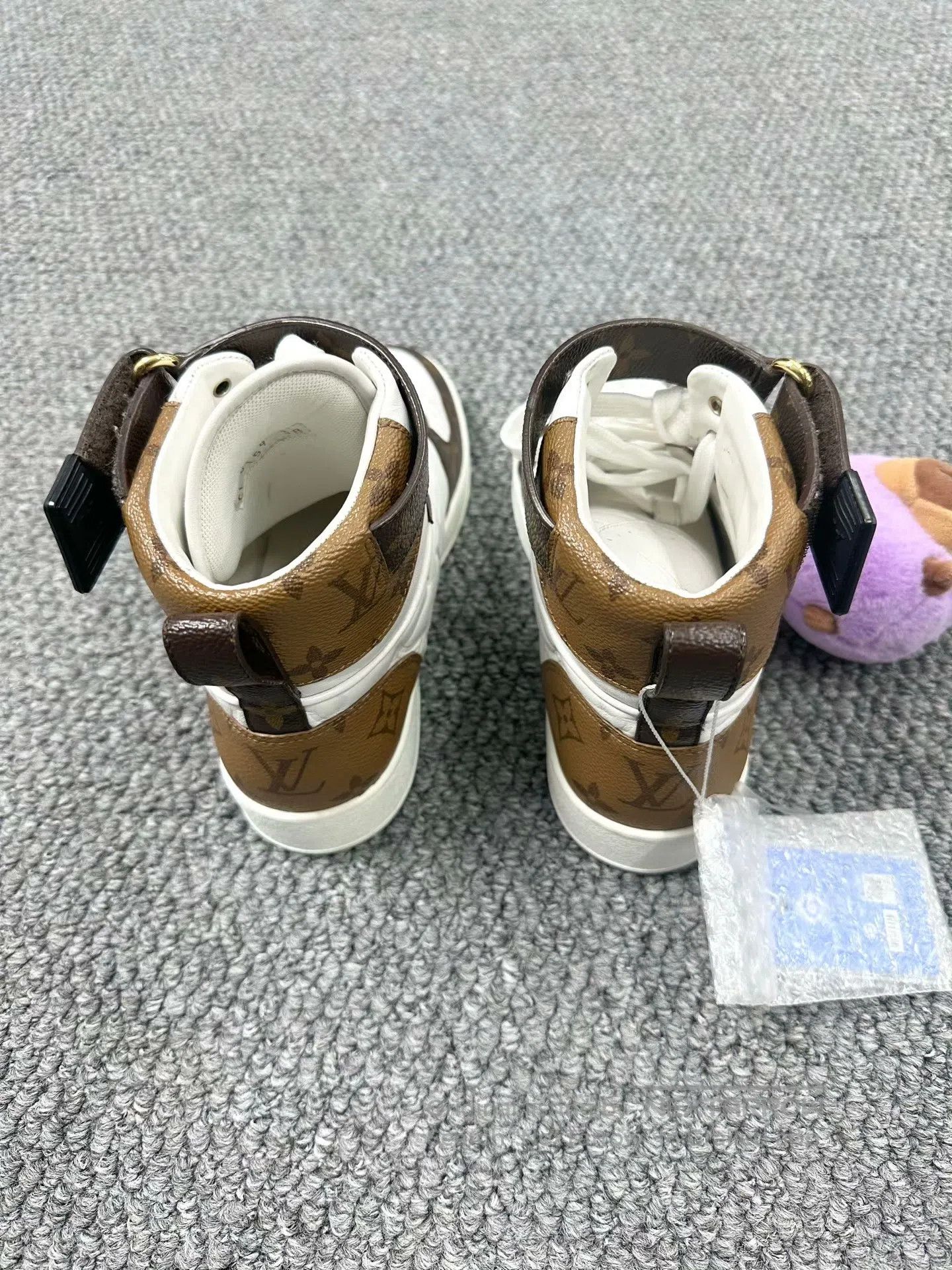Louis Vuitton Louis Vuitton White and brown embossed logo high-top sneak Size US 7.5 / IT 37.5 - 4 Thumbnail
