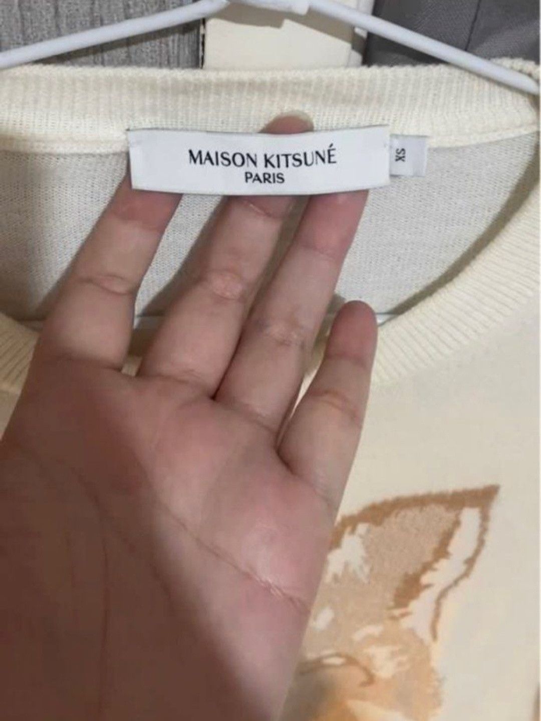Maison Kitsune Maison Kitsune Pique Fox Head R Neck Knit Jumper Size XS / US 0-2 / IT 36-38 - 2 Thumbnail