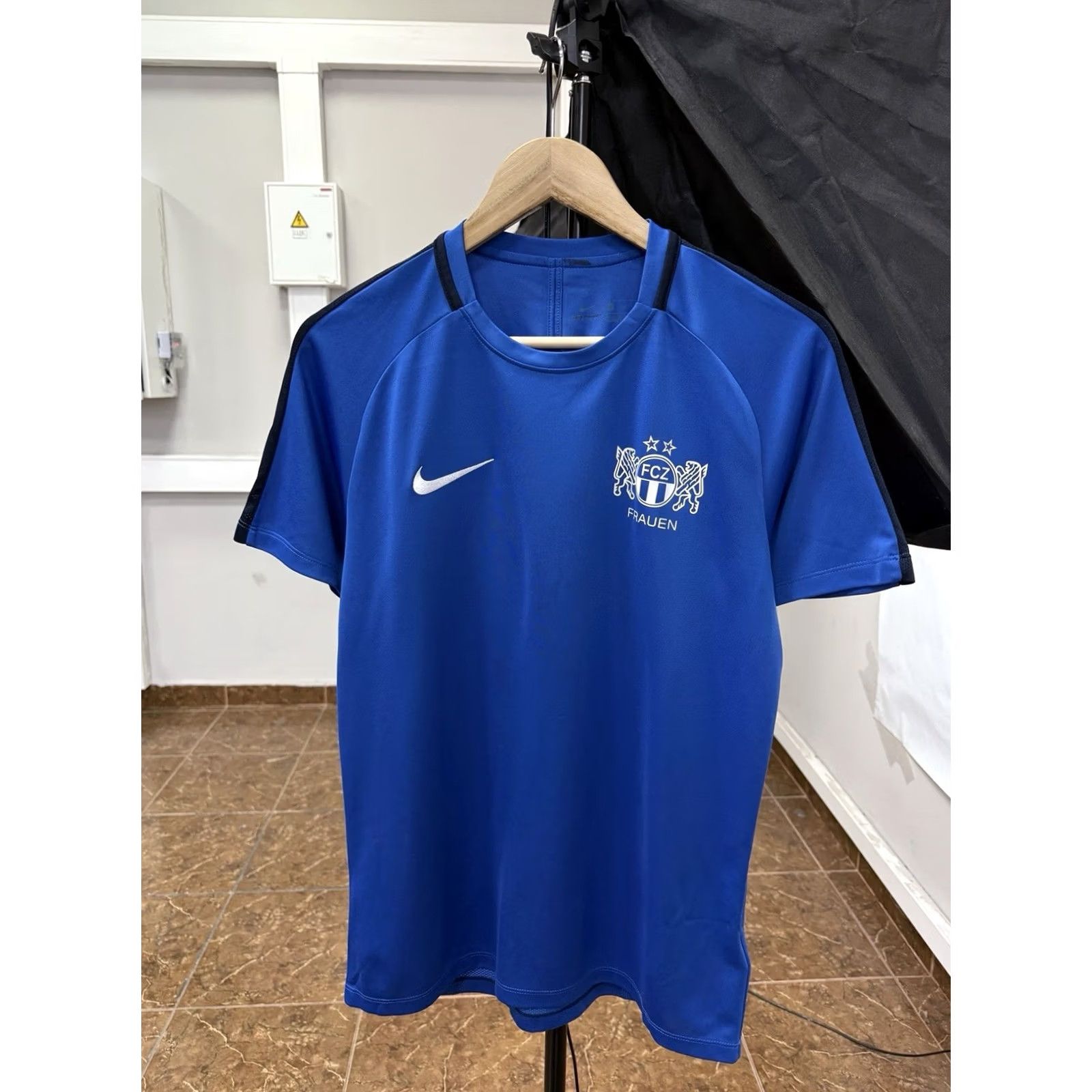 Nike Nike FCZ Zurich Switzerland Suisse Swiss Soccer T-Shirt M Blue Mens Size US M / EU 48-50 / 2 - 2 Thumbnail