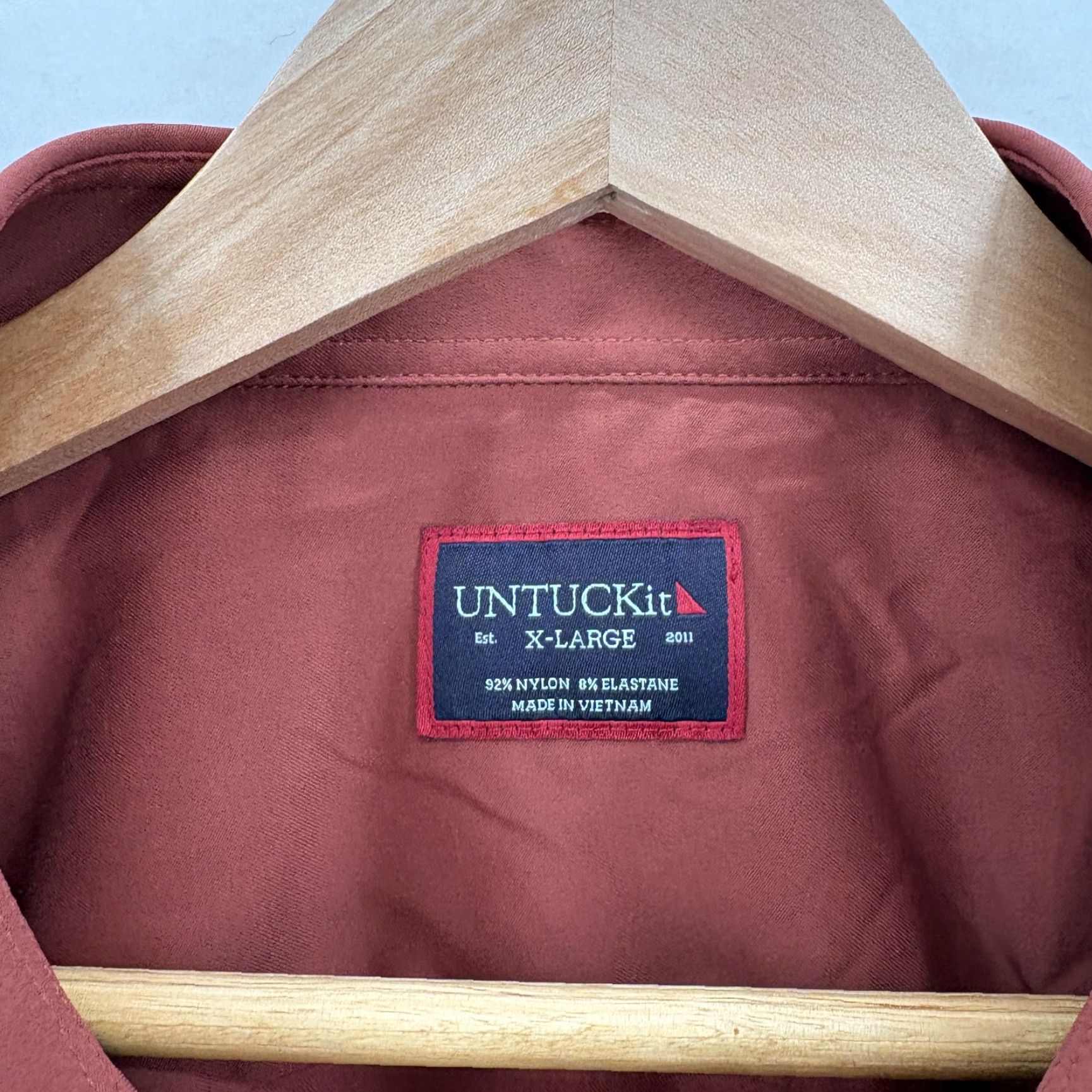 UNTUCKit VINTAGE? No. UNTUCKit Dress Shirt Mens XXL Red Gironde Nylon Performance Stretch Shirt? Size 46R - 3 Thumbnail
