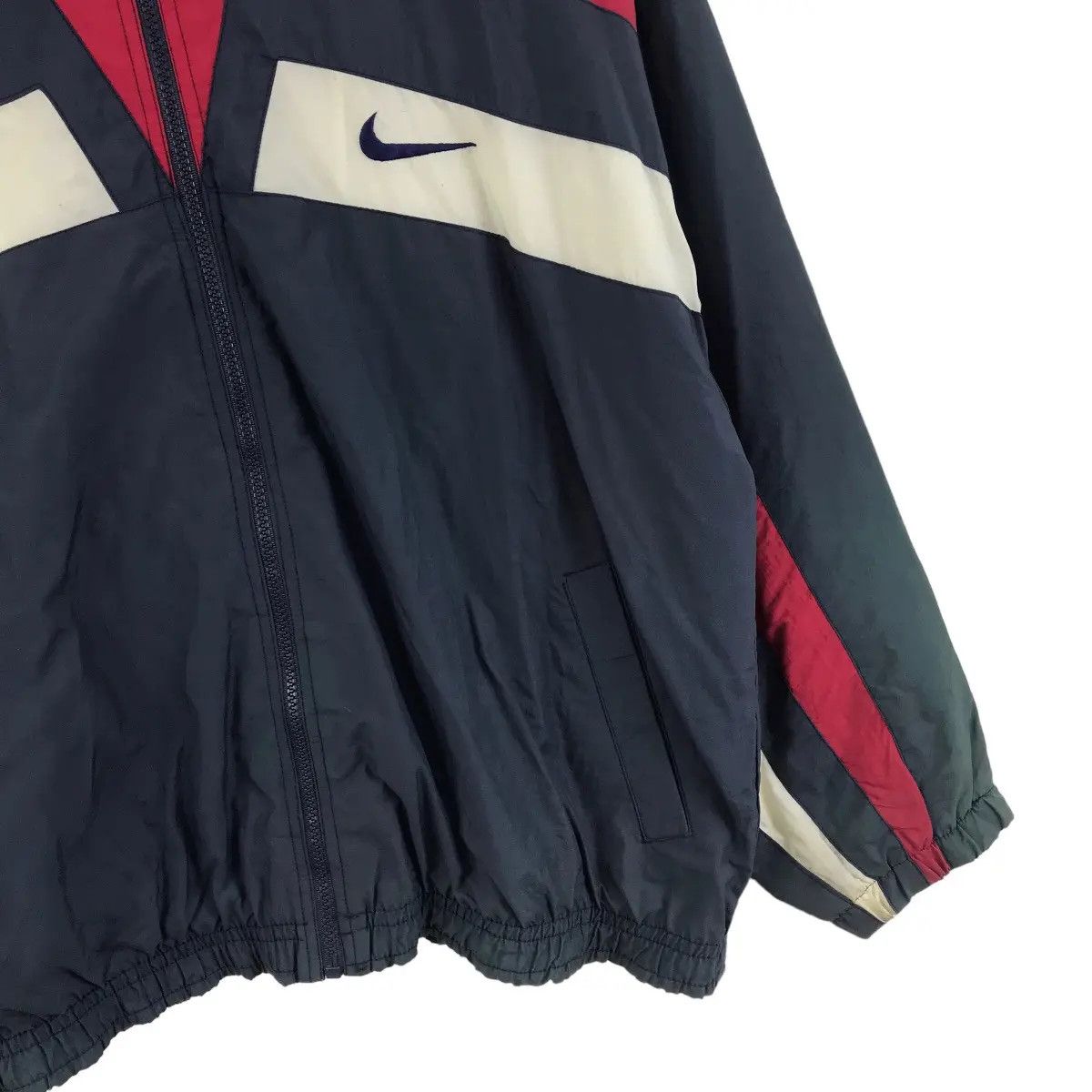 Vintage 90’ NIKE CENTER LOGO Swoosh Grey Tag Windbreaker