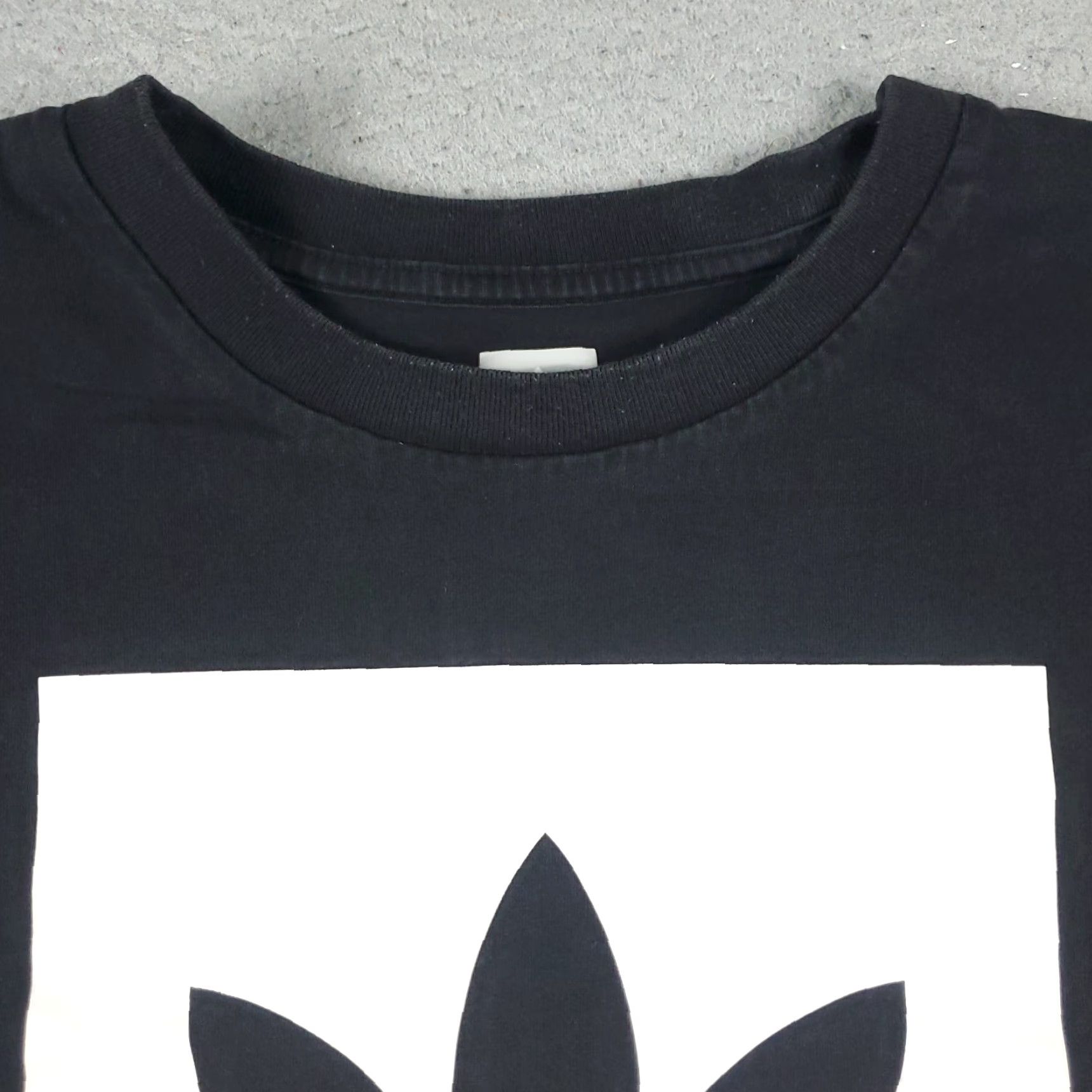 Adidas VINTAGE Adidas T-Shirt Mens Large Black Logo Casual Short Sleeve Cotton Classic Sports Size US L / EU 52-54 / 3 - 3 Thumbnail