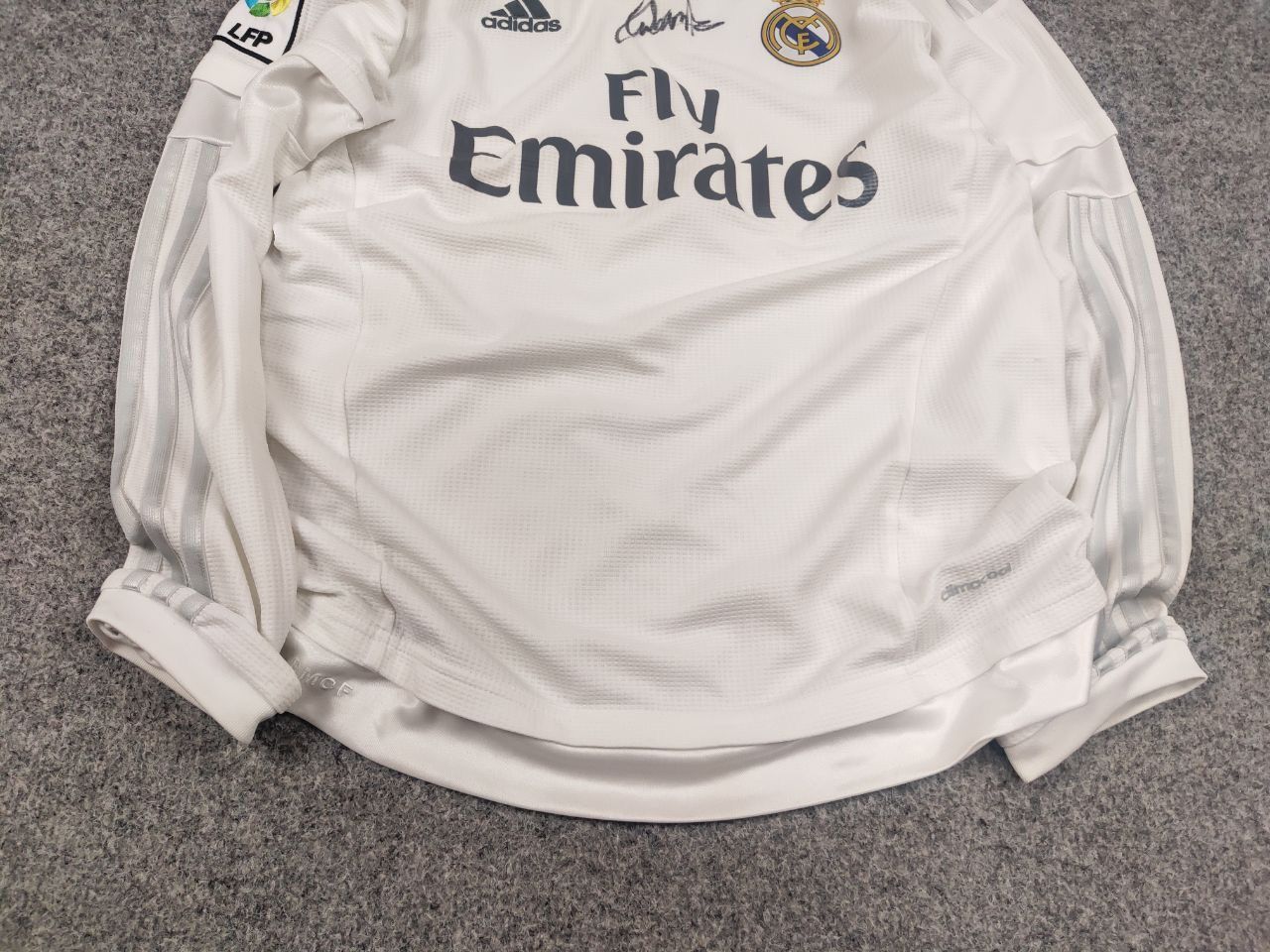 Adidas Aut 2015-16 Adidas Real Madrid Long Sleeve Jersey Shirt Home Size US M / EU 48-50 / 2 - 5 Thumbnail