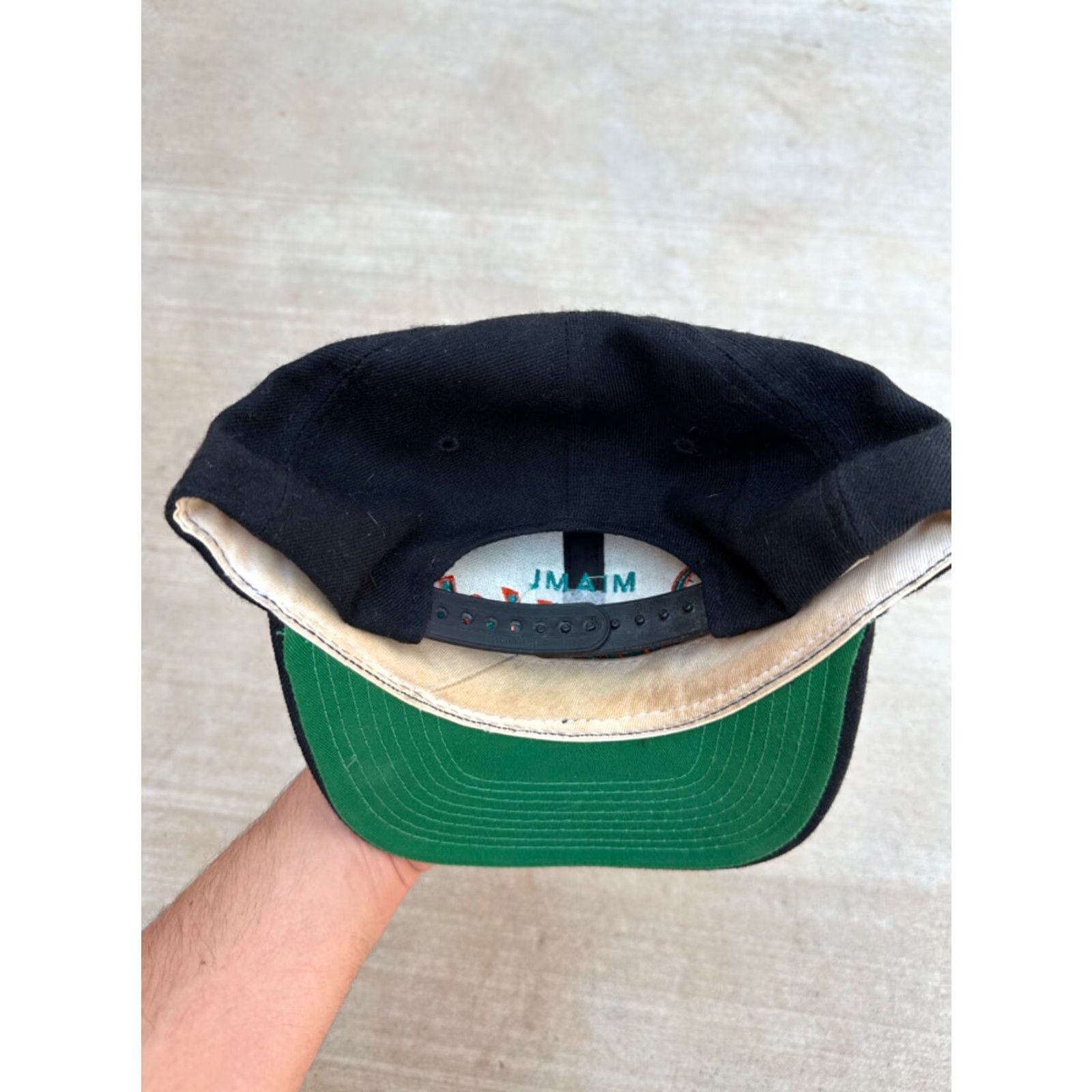 Sports Specialties VINTAGE Sports Specialties Miami Dolphins Black Wool Script Snapback Hat Men One Size Black Dome 90s Football NFL Snapback Mens Size ONE SIZE - 2 Thumbnail