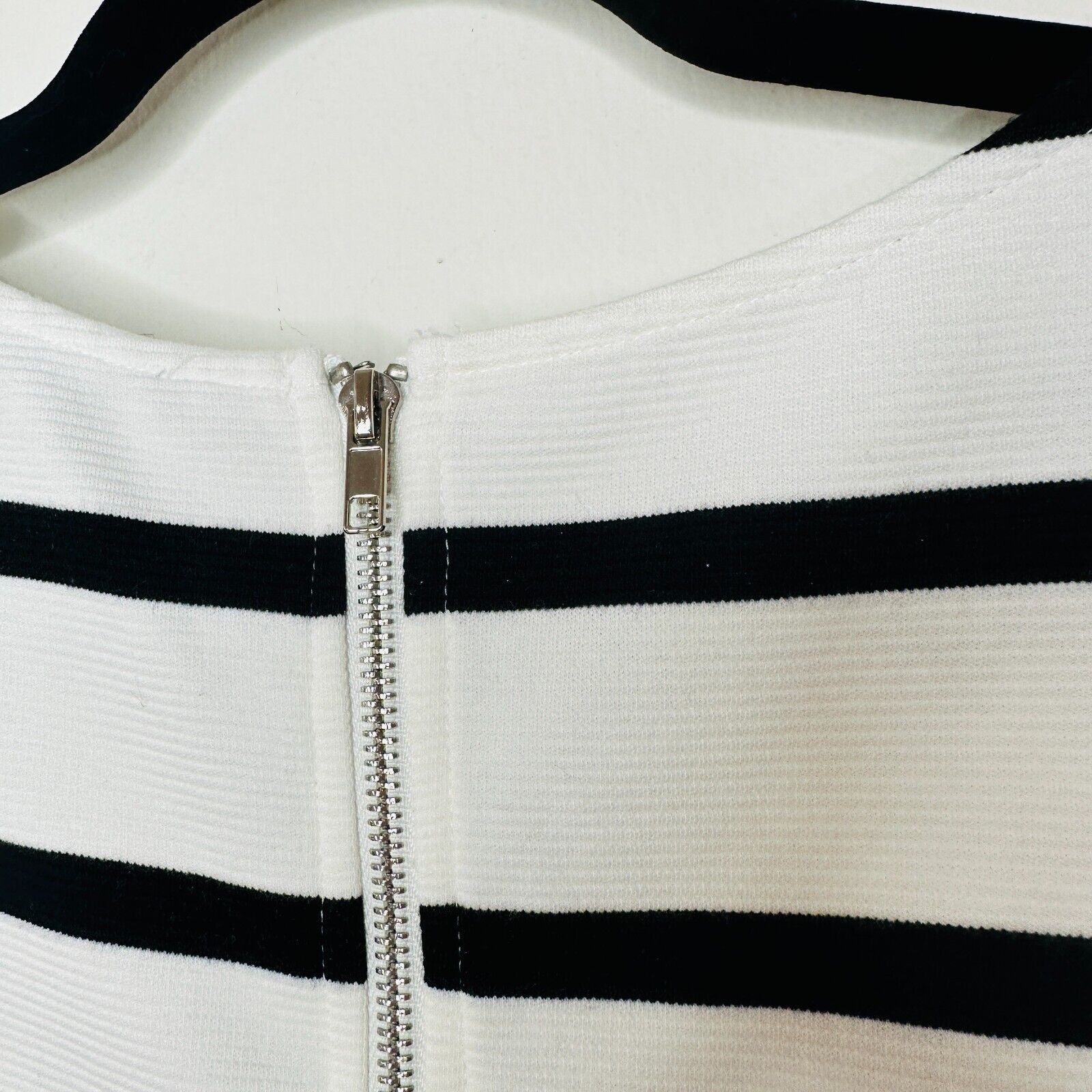 Other Ezra Black White Striped Sleeveless V-Neck Crop Front Knot S Size S / US 4 / IT 40 - 8 Thumbnail