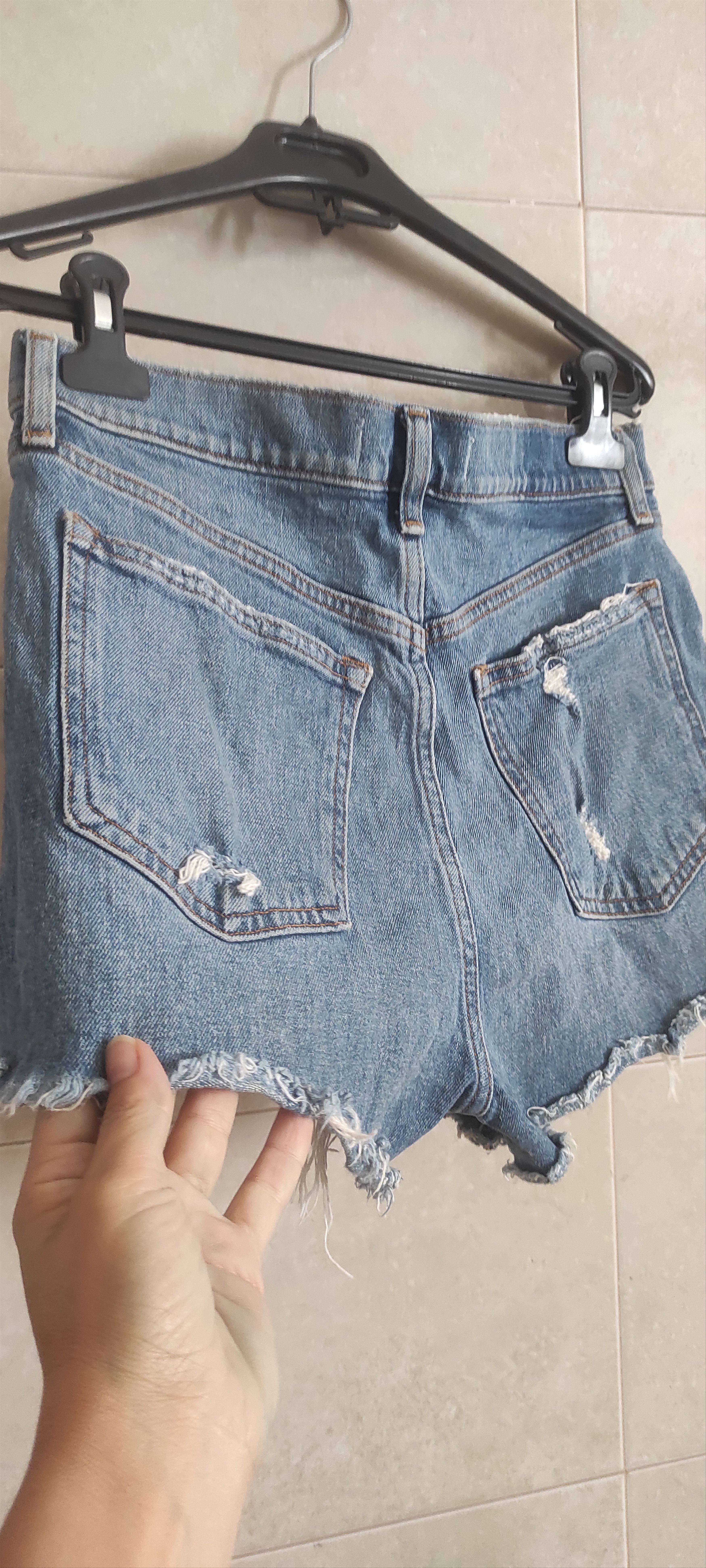 Abercrombie & Fitch Abercrombie & Fitch The Mom Shorts Mid Rise Distressed Sz 28 Size 28" / US 6 / IT 42 - 11 Thumbnail