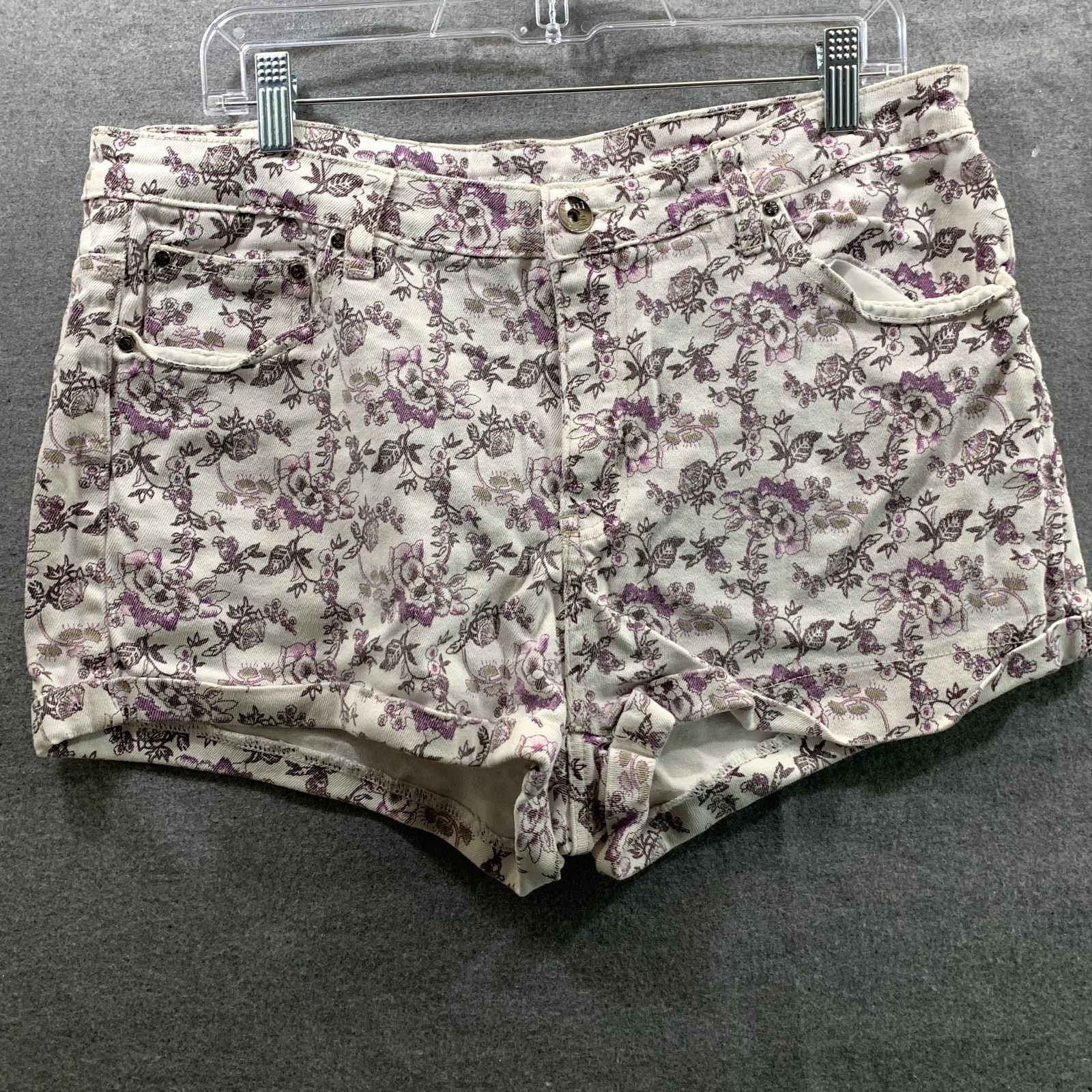 Other Floral Print Shorts Women Size 18 Size 40" / US 18 - 1 Thumbnail