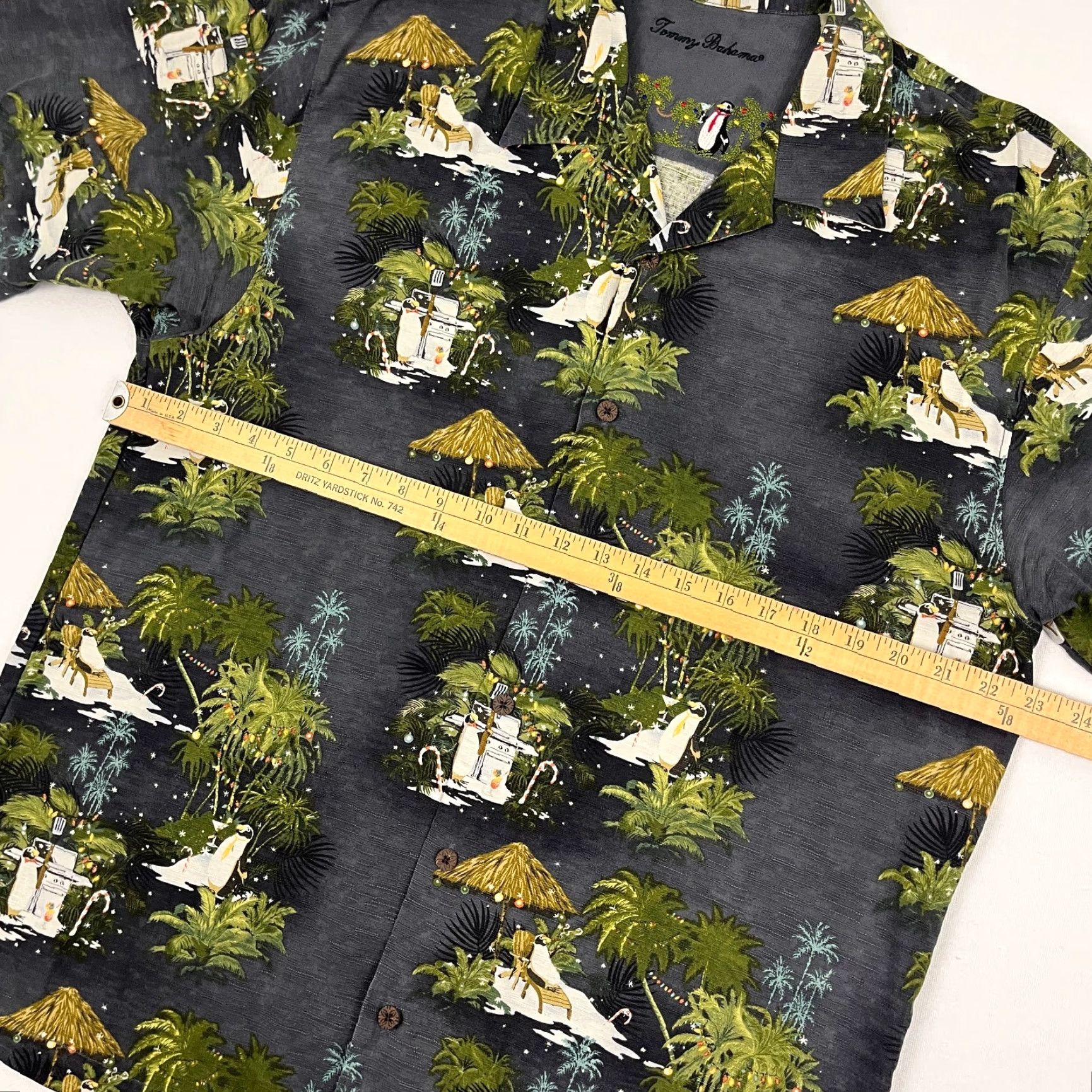 Tommy Bahama VINTAGE Tommy Bahama Shirt Mens Medium Christmas Penguins Hawaiian Cruise Vacation Prep Size US M / EU 48-50 / 2 - 4 Thumbnail