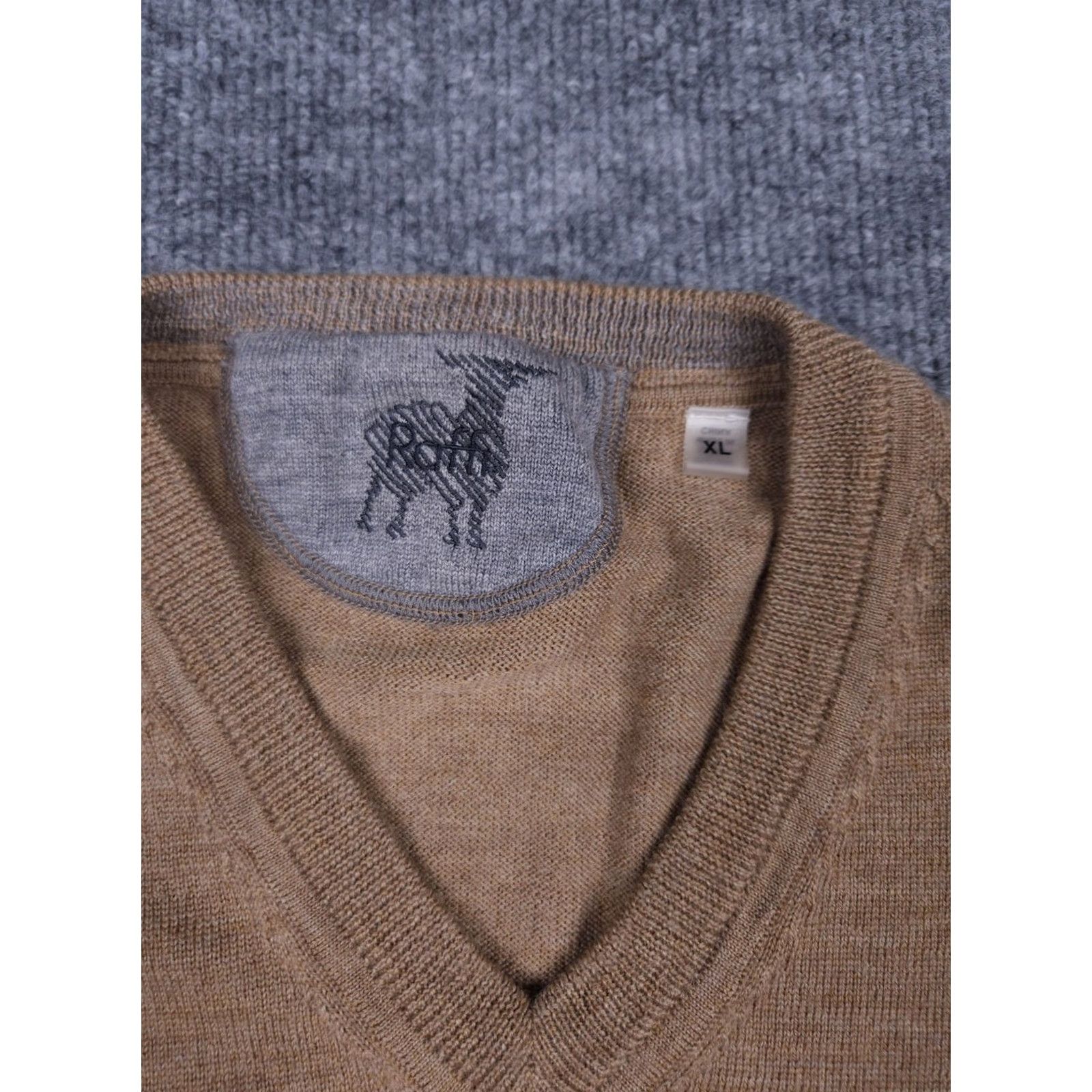 Vintage RAFFI Sweater Men XL Brown 100% Merino Wool V-Neck Soft Pullover Knit Solid Regular Winter Fall Spring Casual Business Size US XL / EU 56 / 4 - 6 Thumbnail
