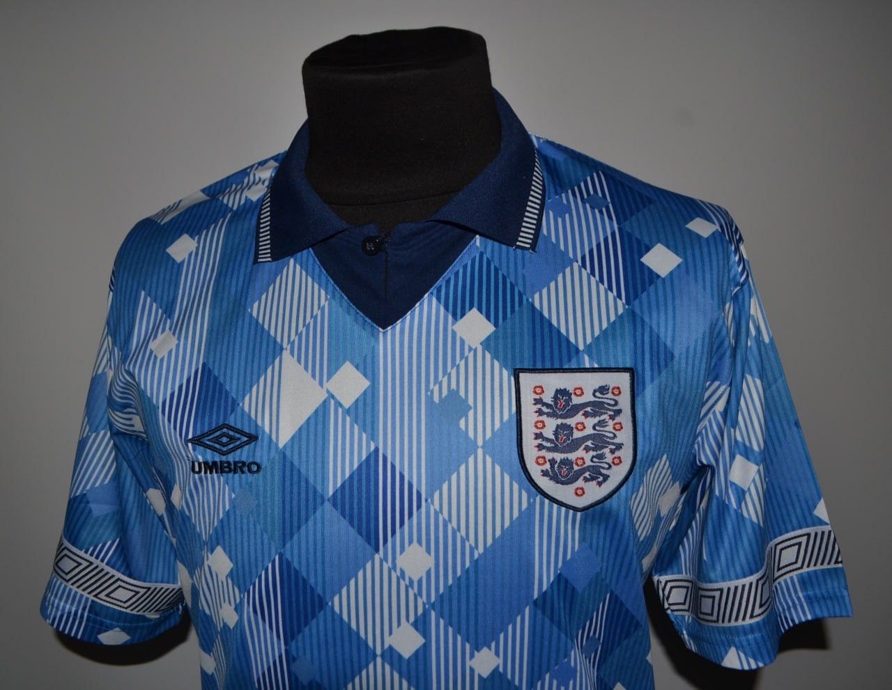 Umbro UMBRO ENGLAND 1990/1992 THIRD FOOTBALL SHIRT SCORE DRAW Size US L / EU 52-54 / 3 - 2 Thumbnail