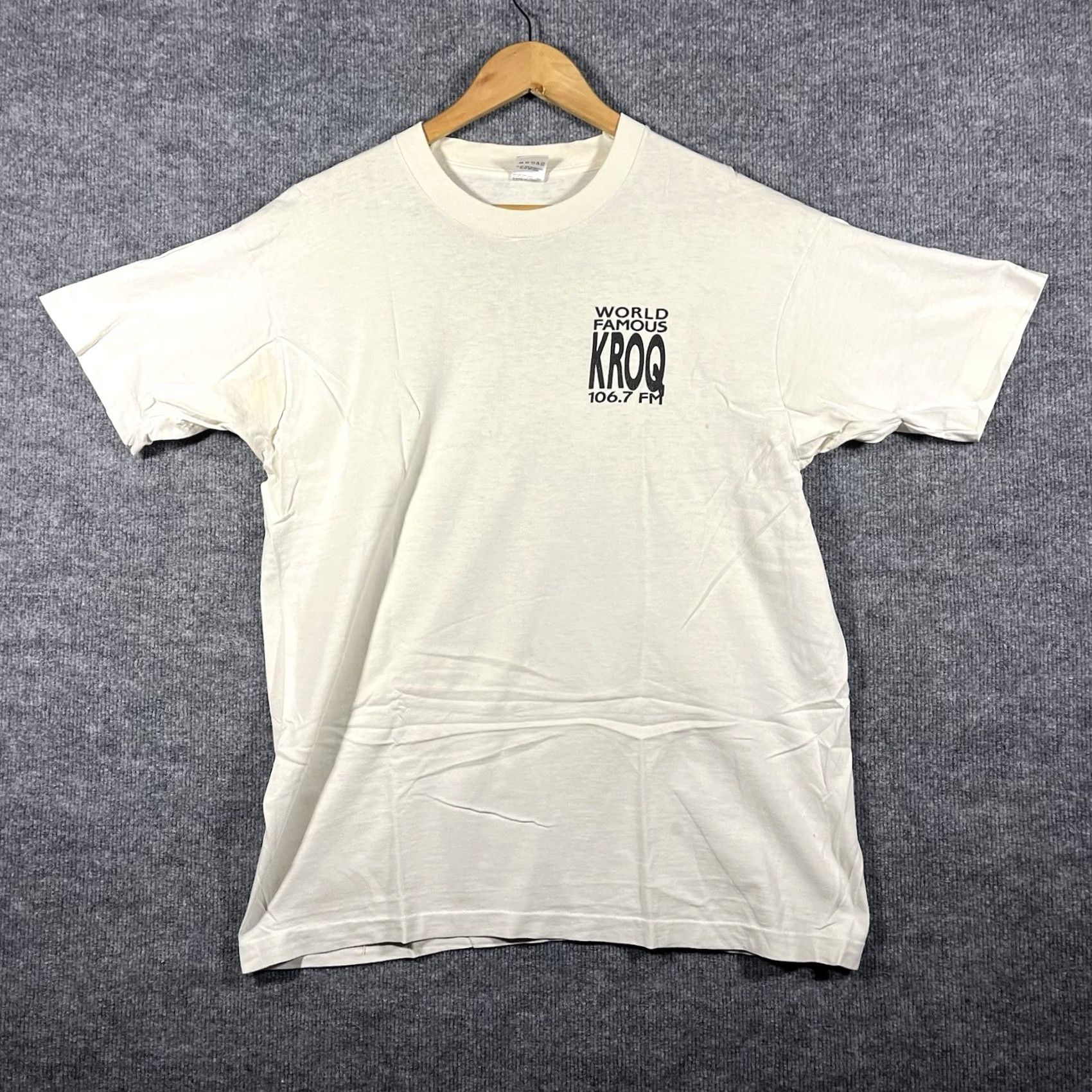 Vintage VINTAGE 90s KROQ 106.7 FM T-Shirt Large White USA Crew Neck Short Sleeve Men Size US L / EU 52-54 / 3 - 4 Thumbnail