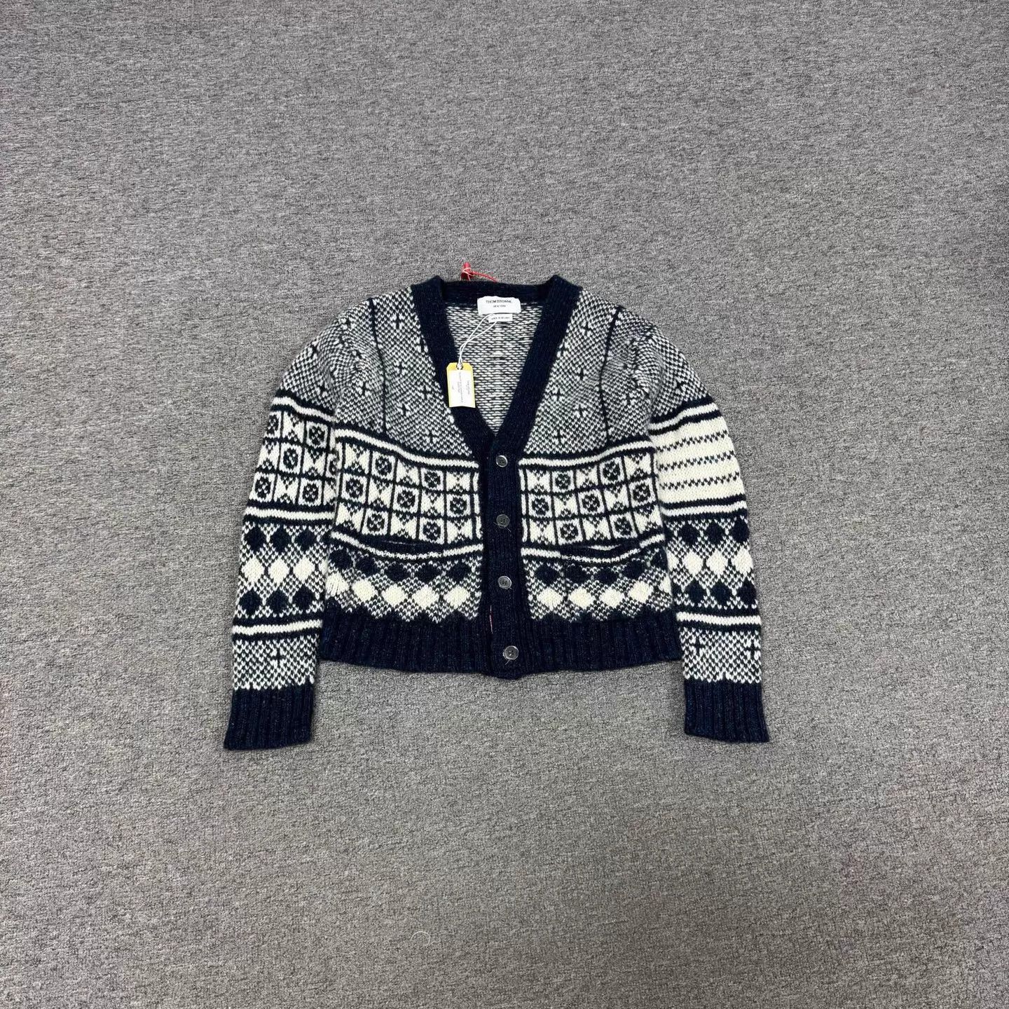 Thom Browne Patterned V-Neck Button-Up Cardigan Size US S / EU 44-46 / 1 - 1 Preview