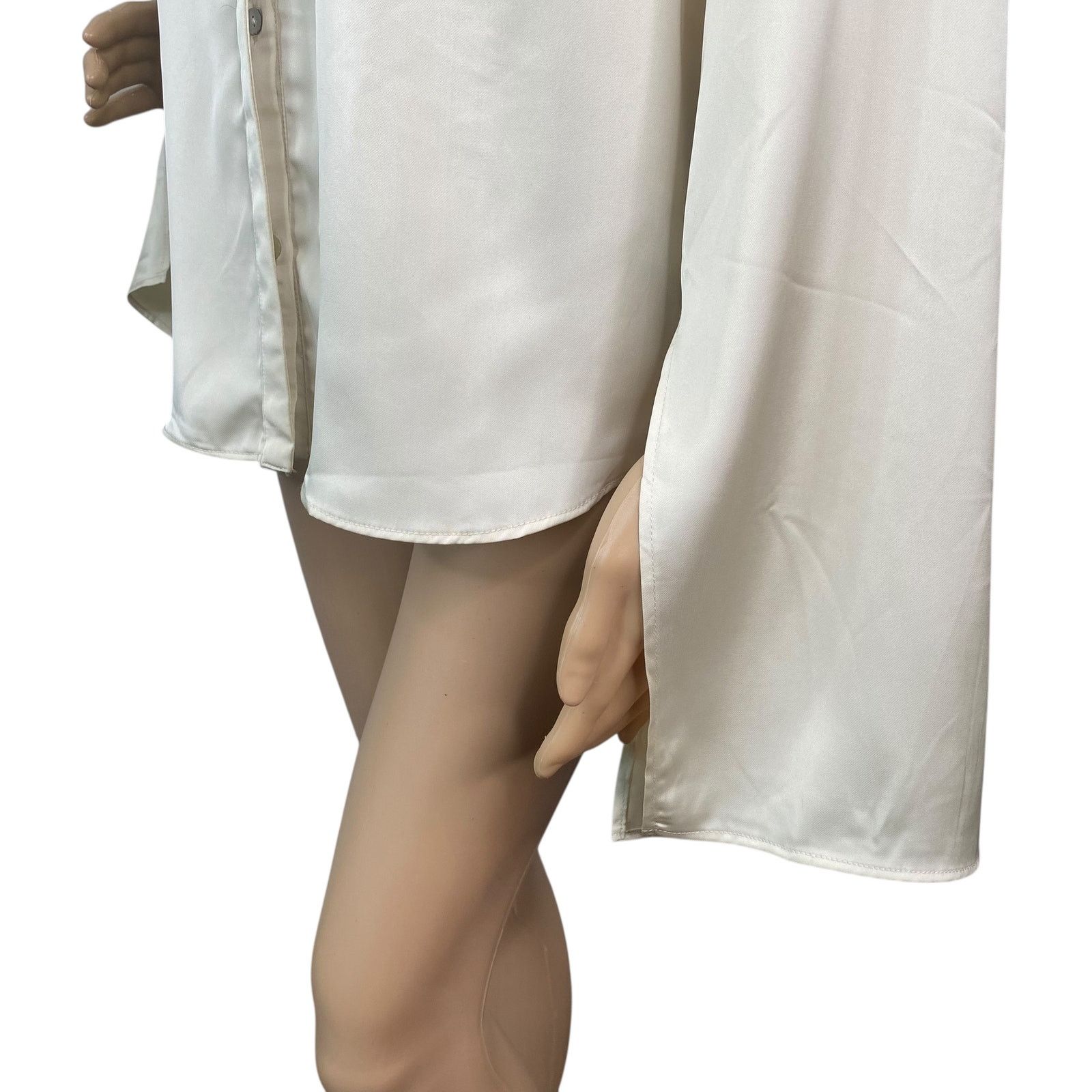 Anthropologie Anthropologie NWT Silky Button Down Shirt SZ L Size L / US 10 / IT 46 - 8 Thumbnail