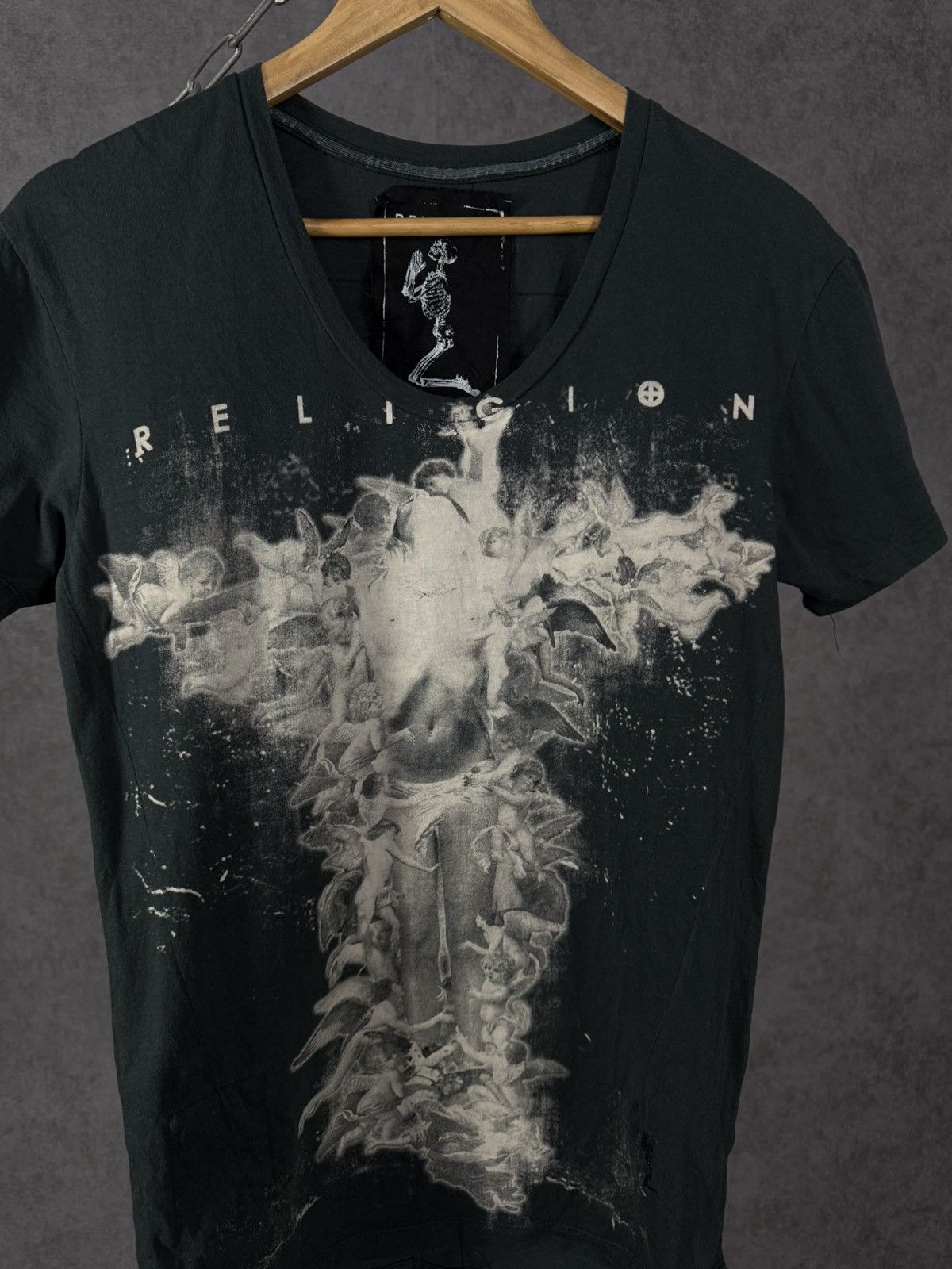 Designer Religion art designer v neck tee Size US S / EU 44-46 / 1 - 3 Thumbnail