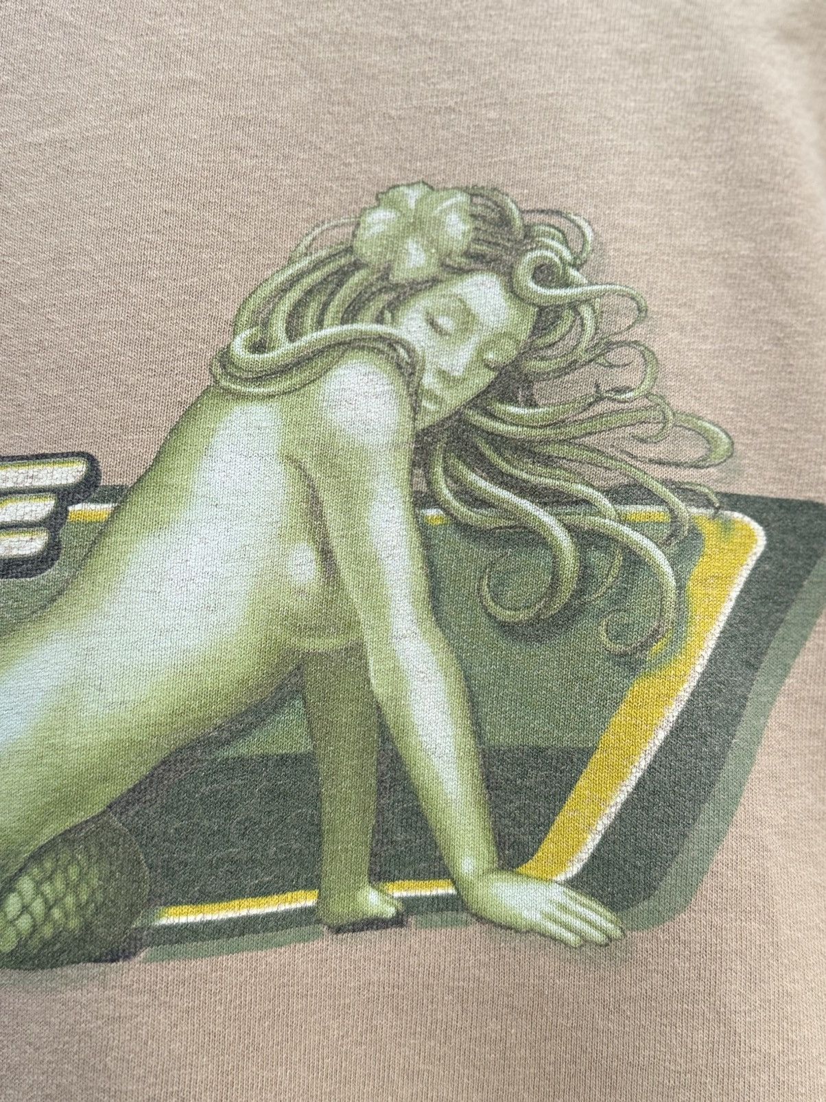Girl Skateboards Thrashed Vintage 90s Mermaid To The Edge Faded Streetwear T Size US L / EU 52-54 / 3 - 3 Thumbnail