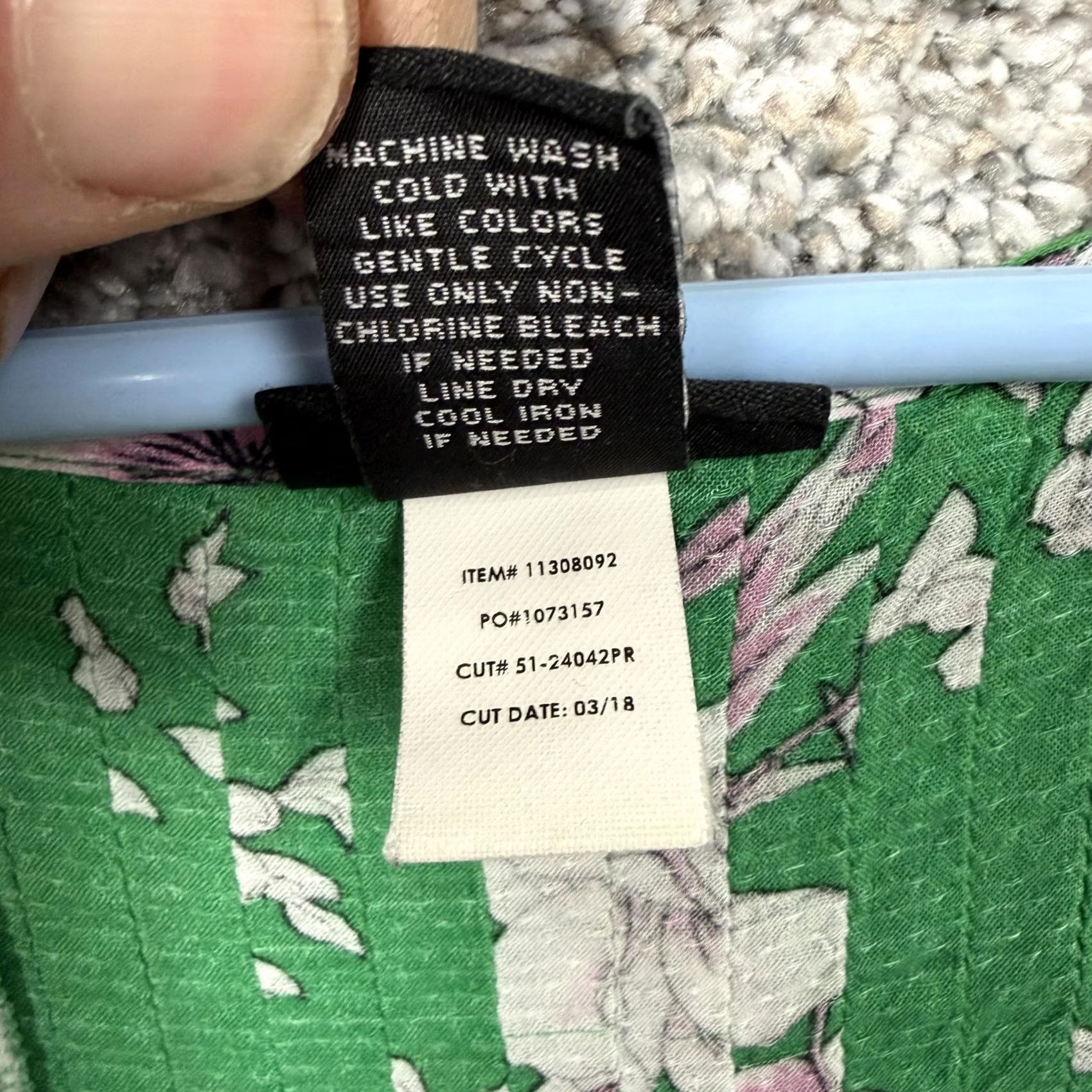 Torrid Torrid Womens Tank Top Green Floral Sleeveless V-Neck Button Front Pintuck Casual Summer Plus Size 1 Size XS / US 0-2 / IT 36-38 - 5 Thumbnail