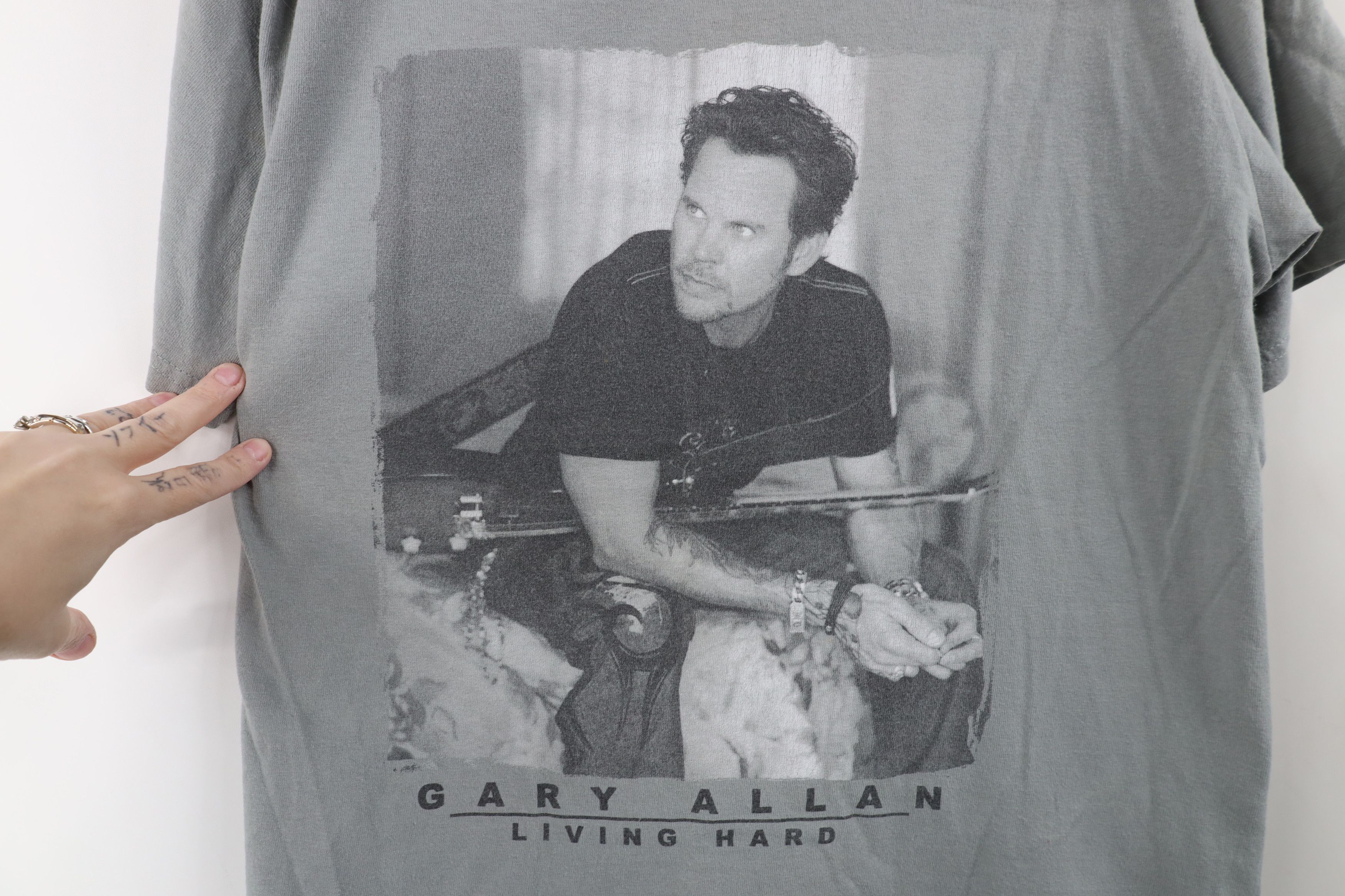 Vintage Vintage Y2K Living Hard Tour Gary Allan Band T-Shirt Gray Size US M / EU 48-50 / 2 - 4 Thumbnail