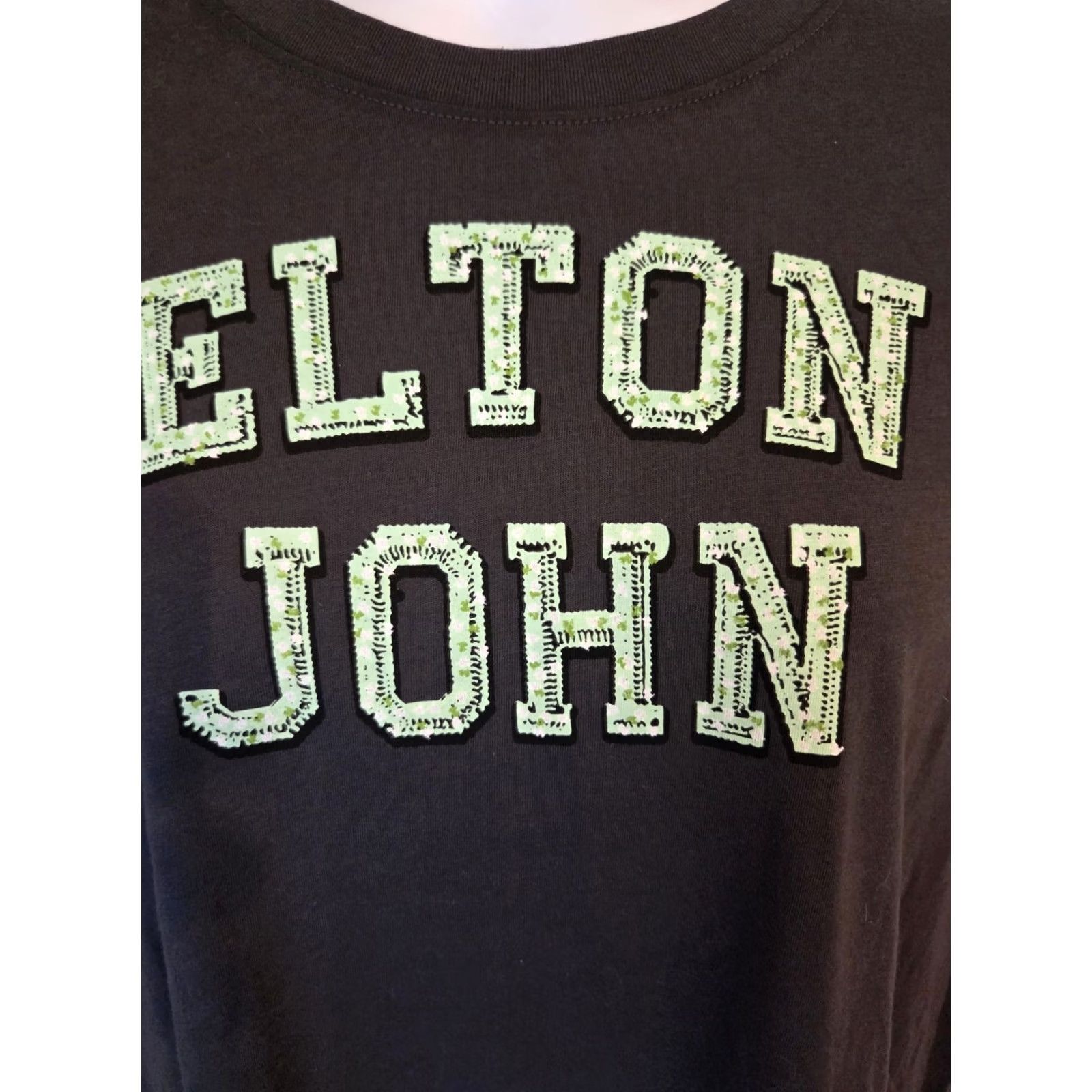 Torrid NWT Torrid Elton John Yellow Brick Road Gray Short Sleeve T Shirt 00 M/L Womens Plus Size Cotton Polyester Crew Neck Music 90s? Size XXS / US 00 / IT 34 - 2 Thumbnail