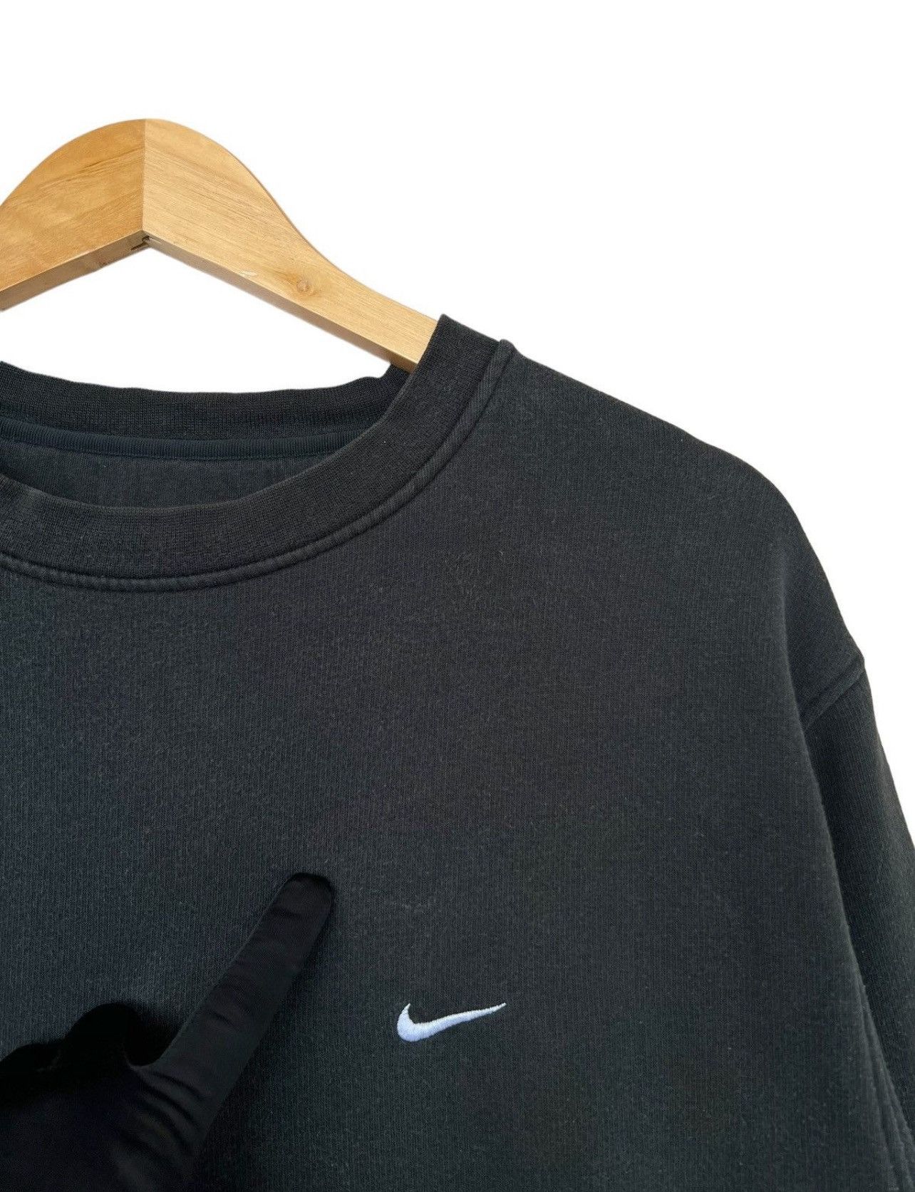 Nike × Vintage Vintage Nike Turkey Mini Embroidered Logo Black Sweatshirt Size US L / EU 52-54 / 3 - 3 Thumbnail