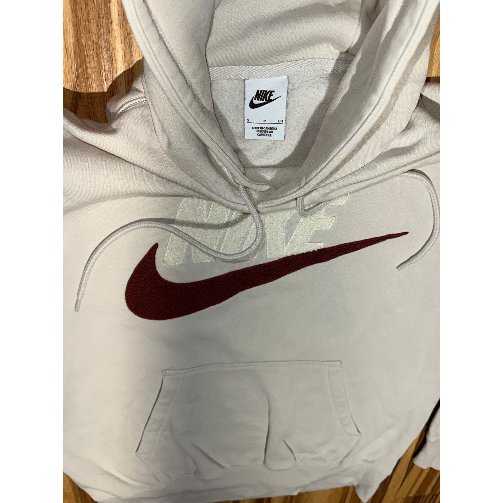 Nike Nike white And Burgundy Hoodie Size Small Size US S / EU 44-46 / 1 - 8 Thumbnail