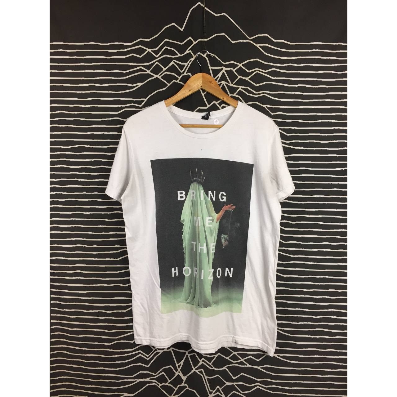 Band Tees Bring Me The Horizon Metalcore Band Cloaked Tee Size L Size US L / EU 52-54 / 3 - 2 Thumbnail