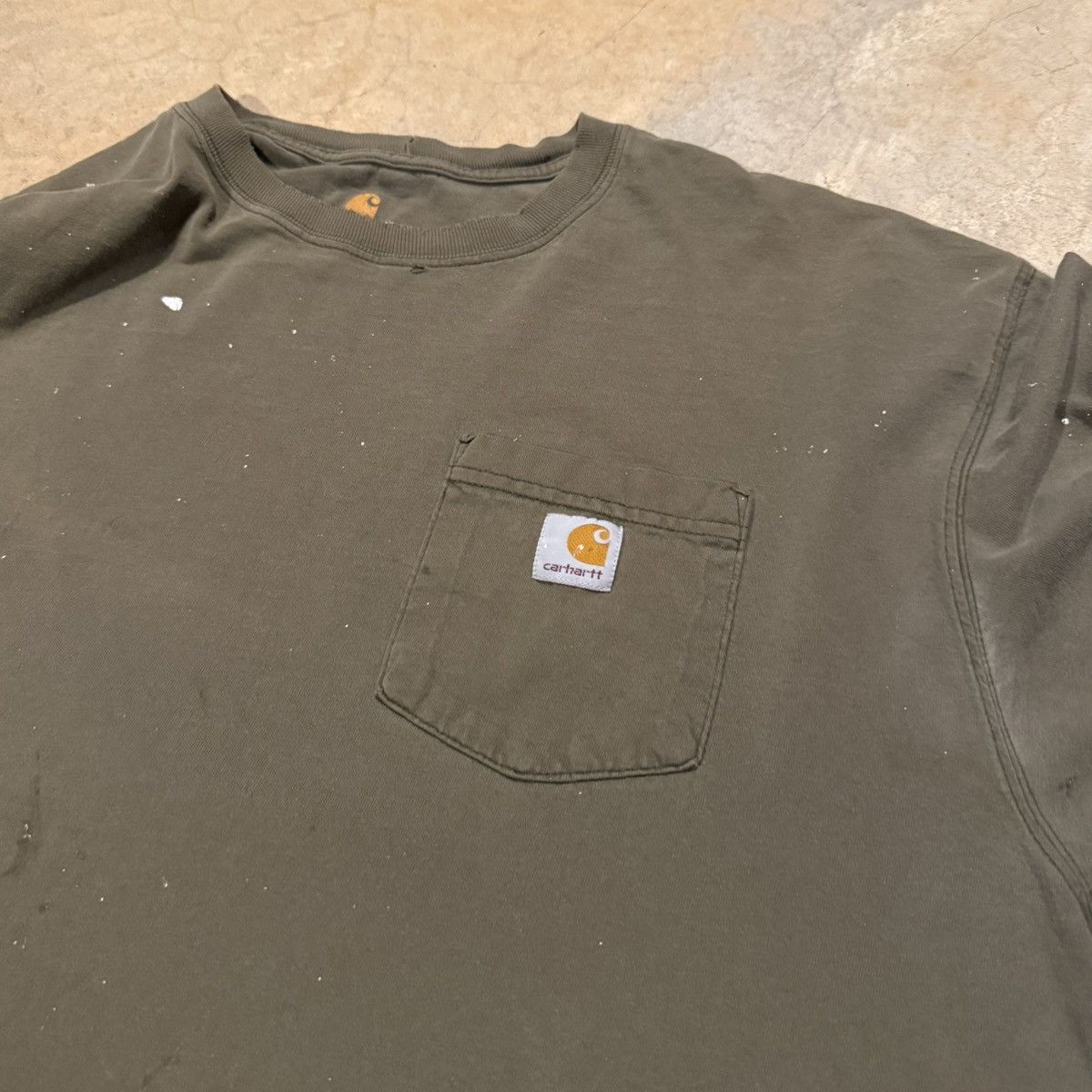 Carhartt 2000s Carhartt Faded Distressed Paint Splatter Tee ERD Olive Size US XL / EU 56 / 4 - 6 Thumbnail