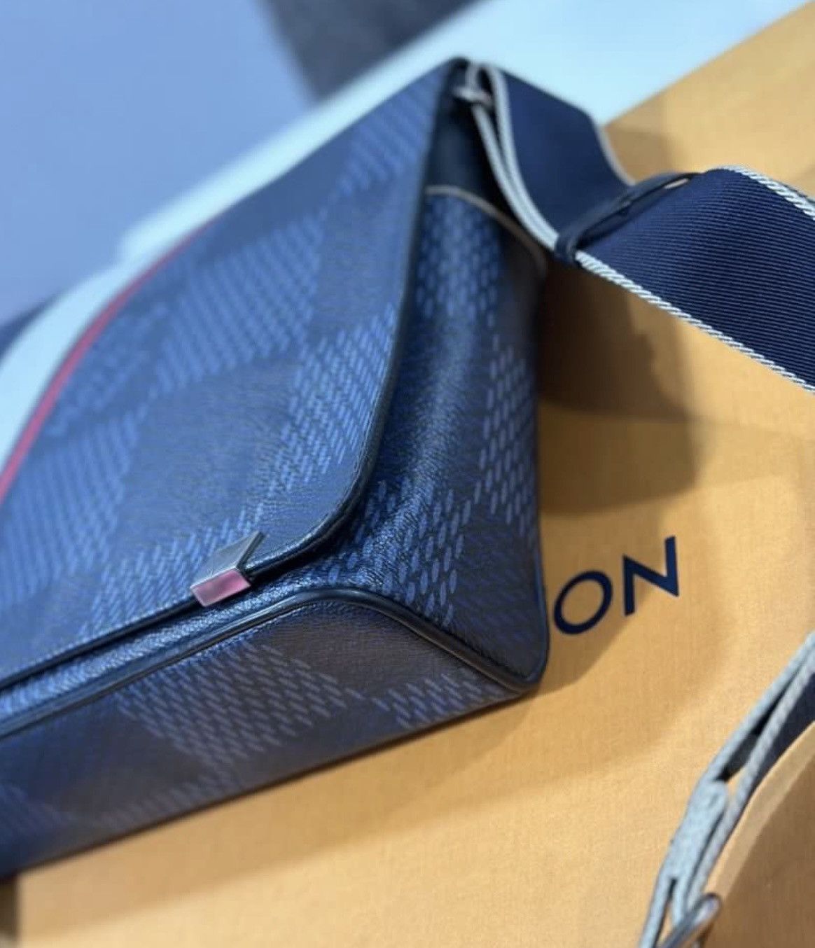 Louis Vuitton Authentic LOUIS VUITTON District Pm American cup Size ONE SIZE - 5 Thumbnail