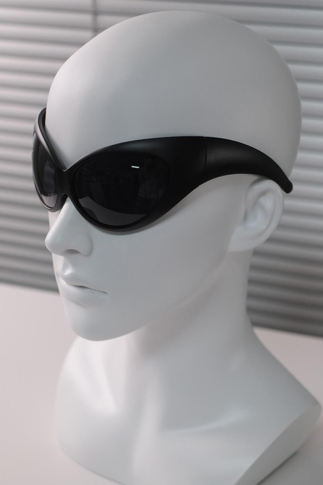 Other Y2k Vtg Avant Garde Warp Around Black Sunglasses Unisex OS Size ONE SIZE - 2 Thumbnail