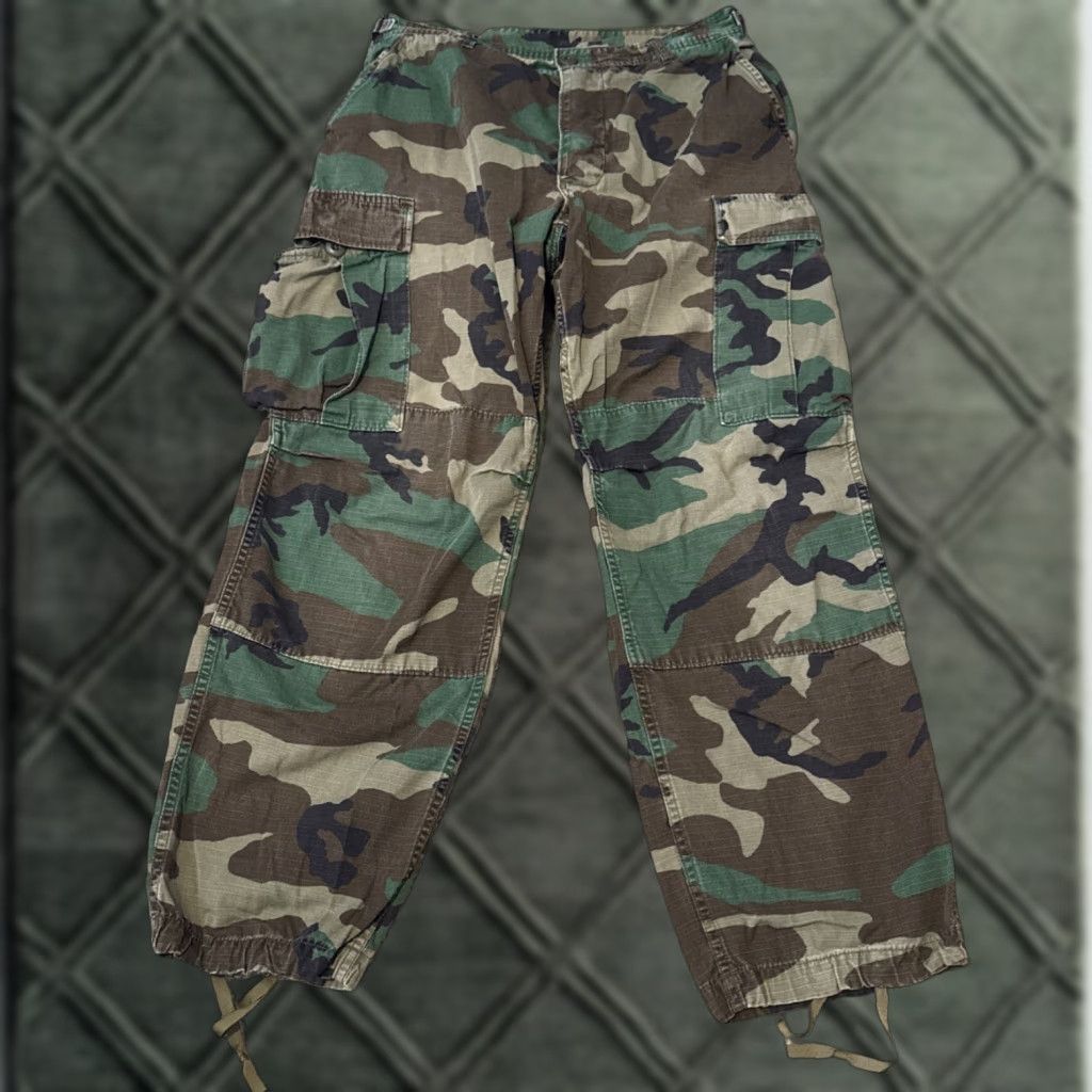AMO VINTAGE Military Camo Button Fly Army Green Camouflage Pants Mens Regular Cargo 28 Inseam Medium Short Green Camouflage Pattern 32x28" Size US 31 - 1 Thumbnail