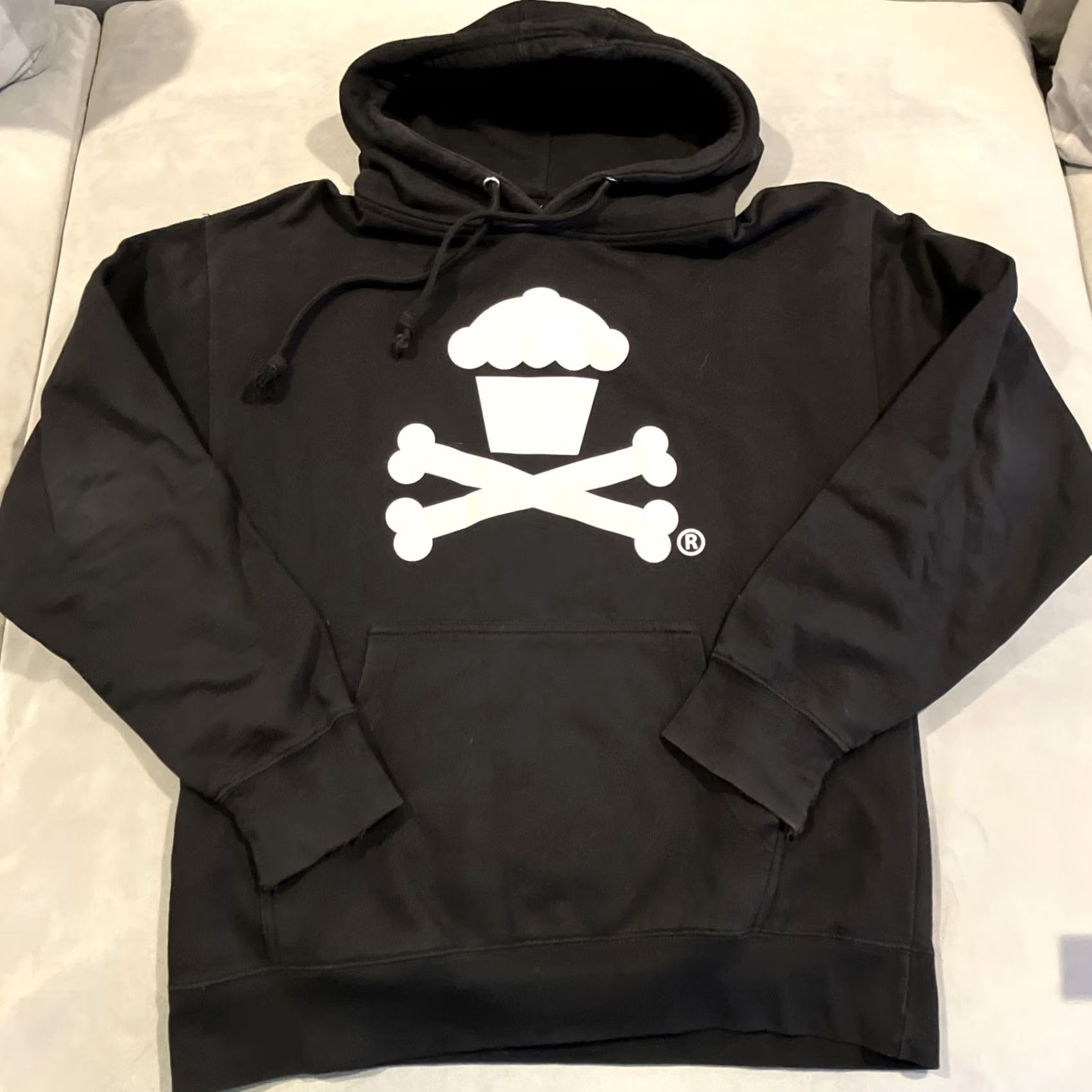 Johnny Cupcakes Johnny Cupcakes - Black Pullover Hoodie Sweatshirt - Skull Cupcake Logo - Large - Hoodie - Men - Streetwear Size US L / EU 52-54 / 3 - 2 Thumbnail