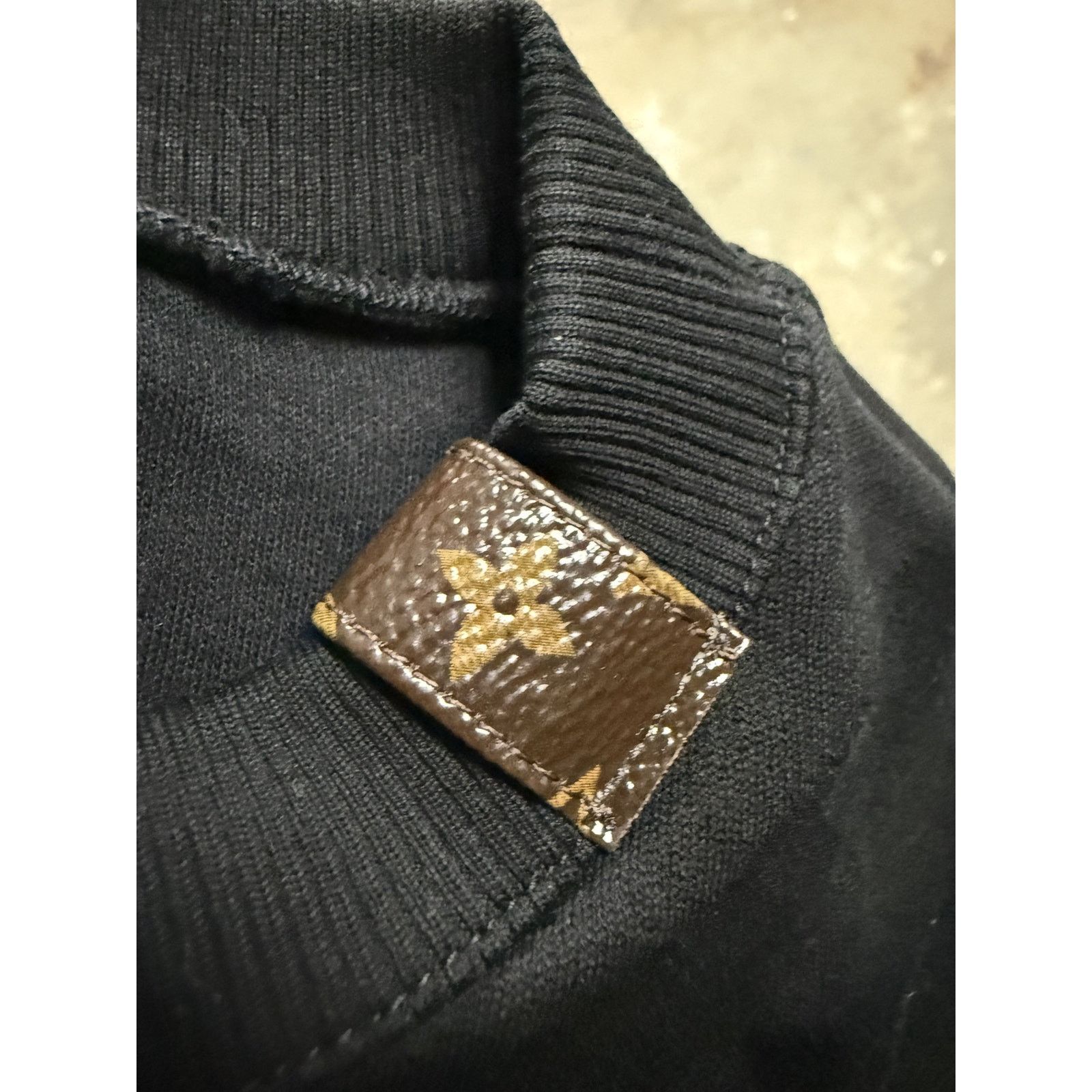 Louis Vuitton Louis Vuitton Crewneck Black Uniform Used XL Size US XL / EU 56 / 4 - 2 Thumbnail