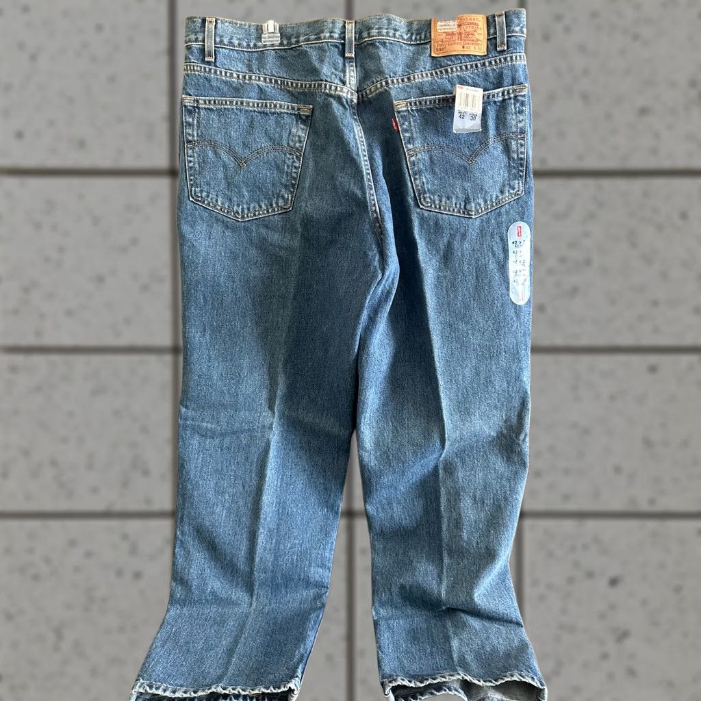 Levi's VINTAGE? NWT Levi's Jeans 550 Jeans 42x30 Blue Medium Wash Relaxed Fit Men 42x30 Denim Regular Inseam 30 Tapered Size US 42 / EU 58 - 1 Thumbnail