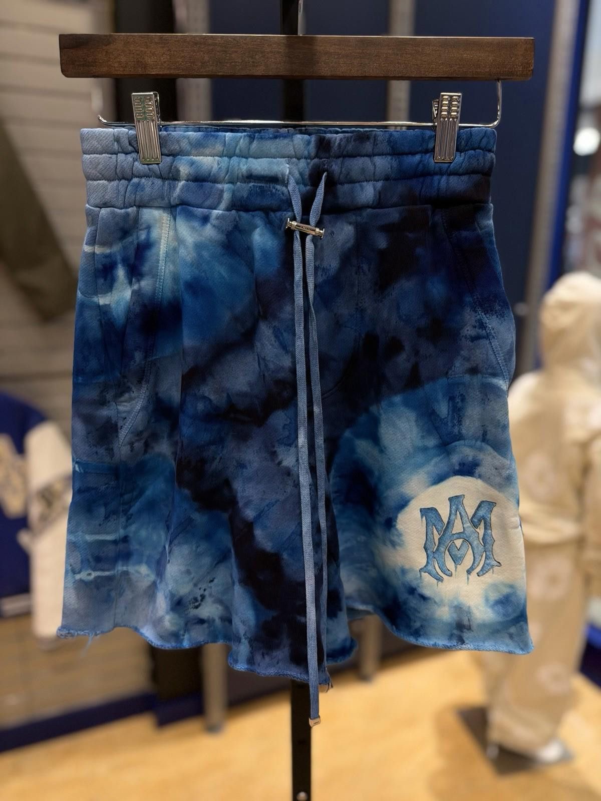 Amiri AMIRI TIE DYE MA SWEATSHORTS S22MJL025 SIZE (XS) New Blue Size US 28 / EU 44 - 2 Thumbnail