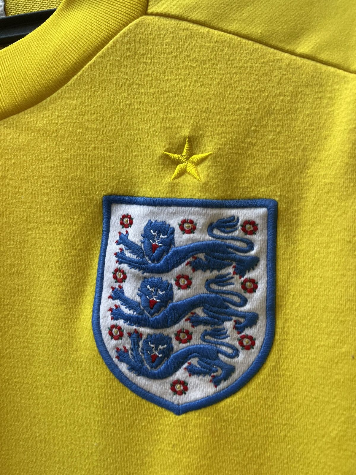 Umbro × Vintage 2010-2011 England Goalkeeper shirt football jersey Size US XS / EU 42 / 0 - 2 Thumbnail