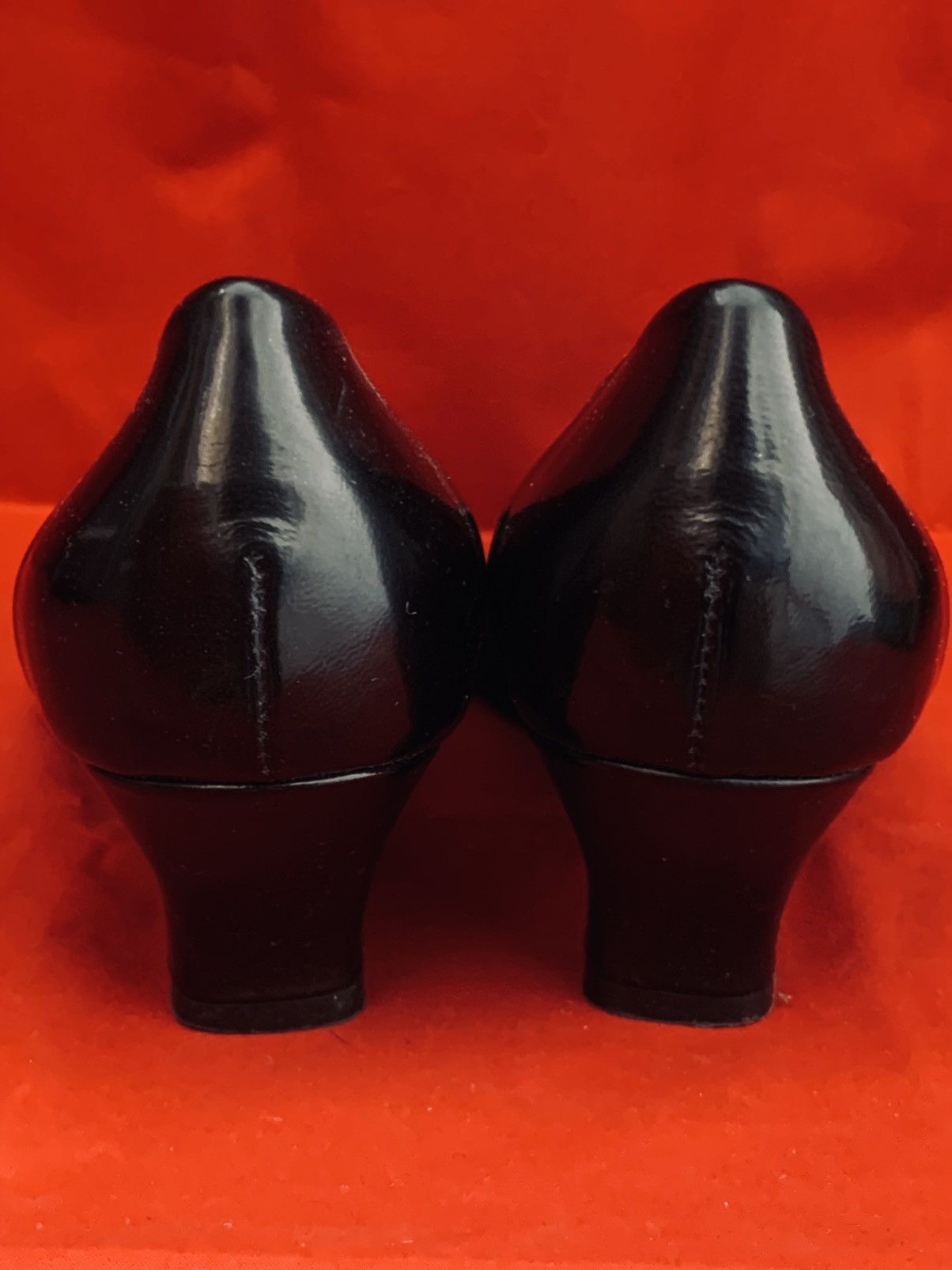 Designer BEAUTIFEEL Suede & Patent Leather Cap Toe Kitten Heel Pumps Size US 9 / IT 39 - 8 Thumbnail